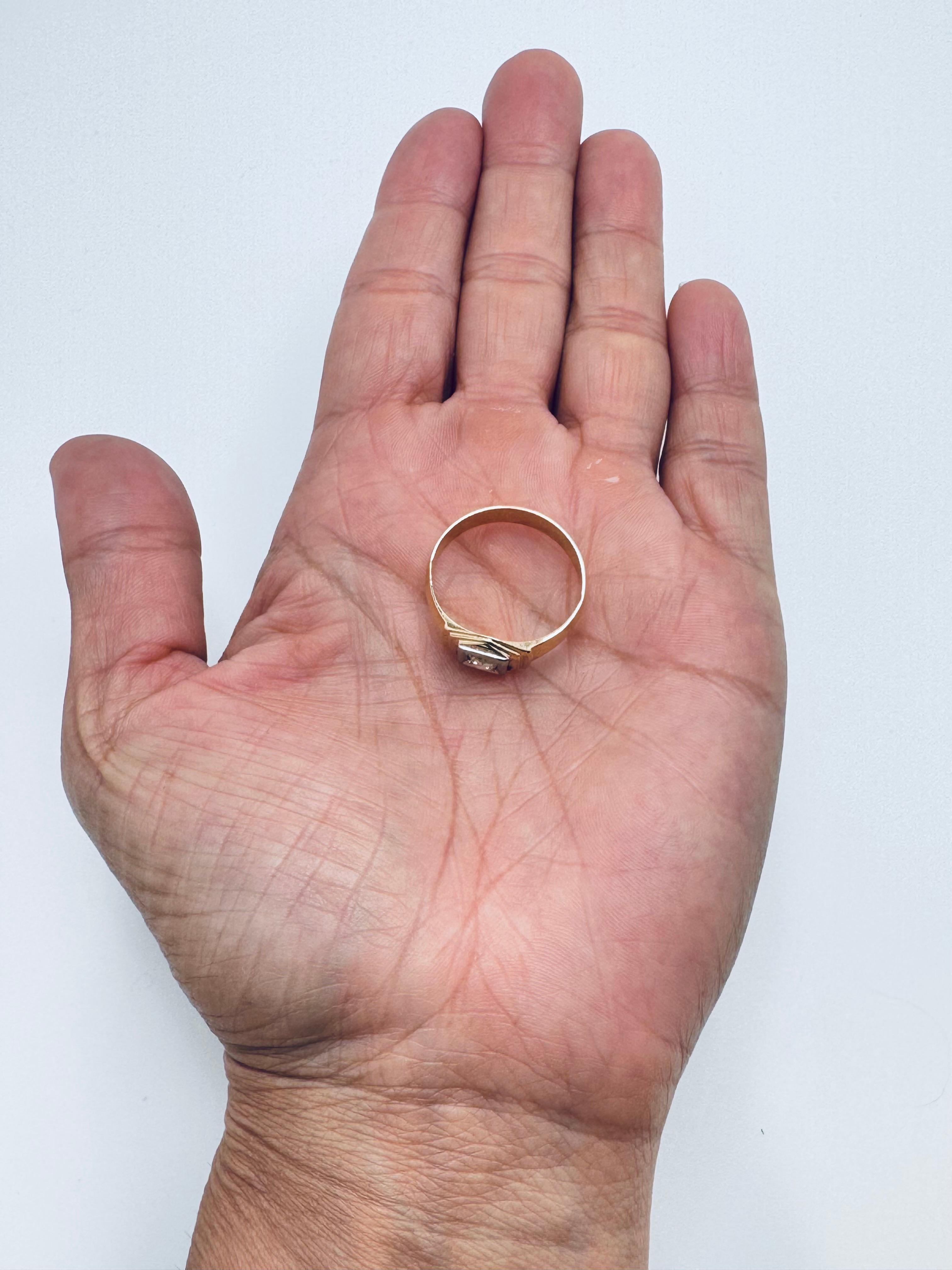 Bague à chaton en or jaune 14K avec diamant brut en vente 1