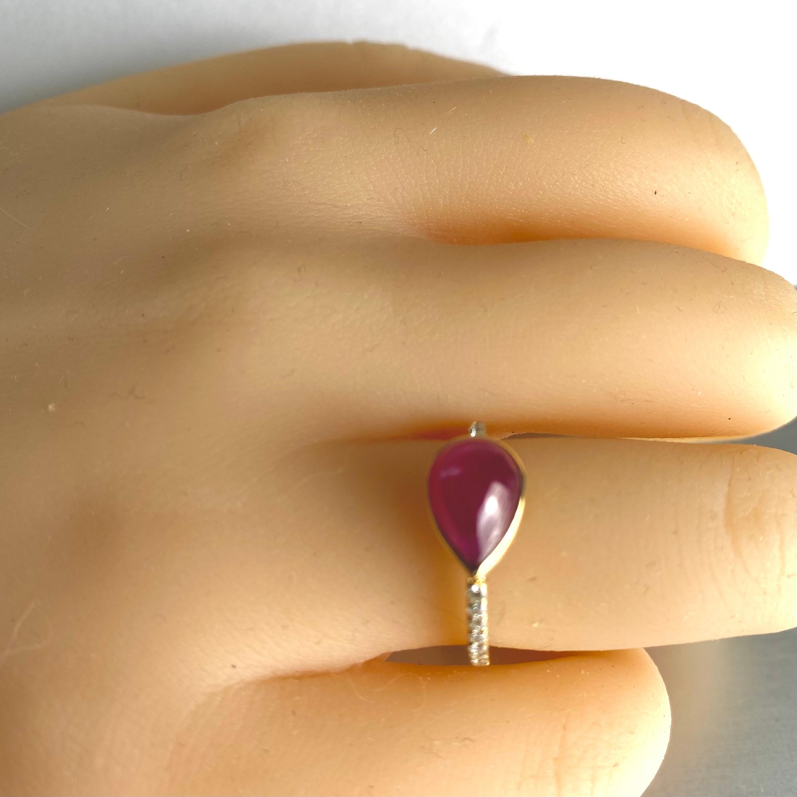 14 Karat Gelbgold Burma Birnenförmiger Rubin und Diamantbesetzter Beistell-Cocktailring mit Diamanten 4