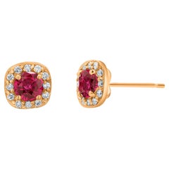 14K Gelbgold burmesischer Rubin und Diamant-Halo-Ohrstecker