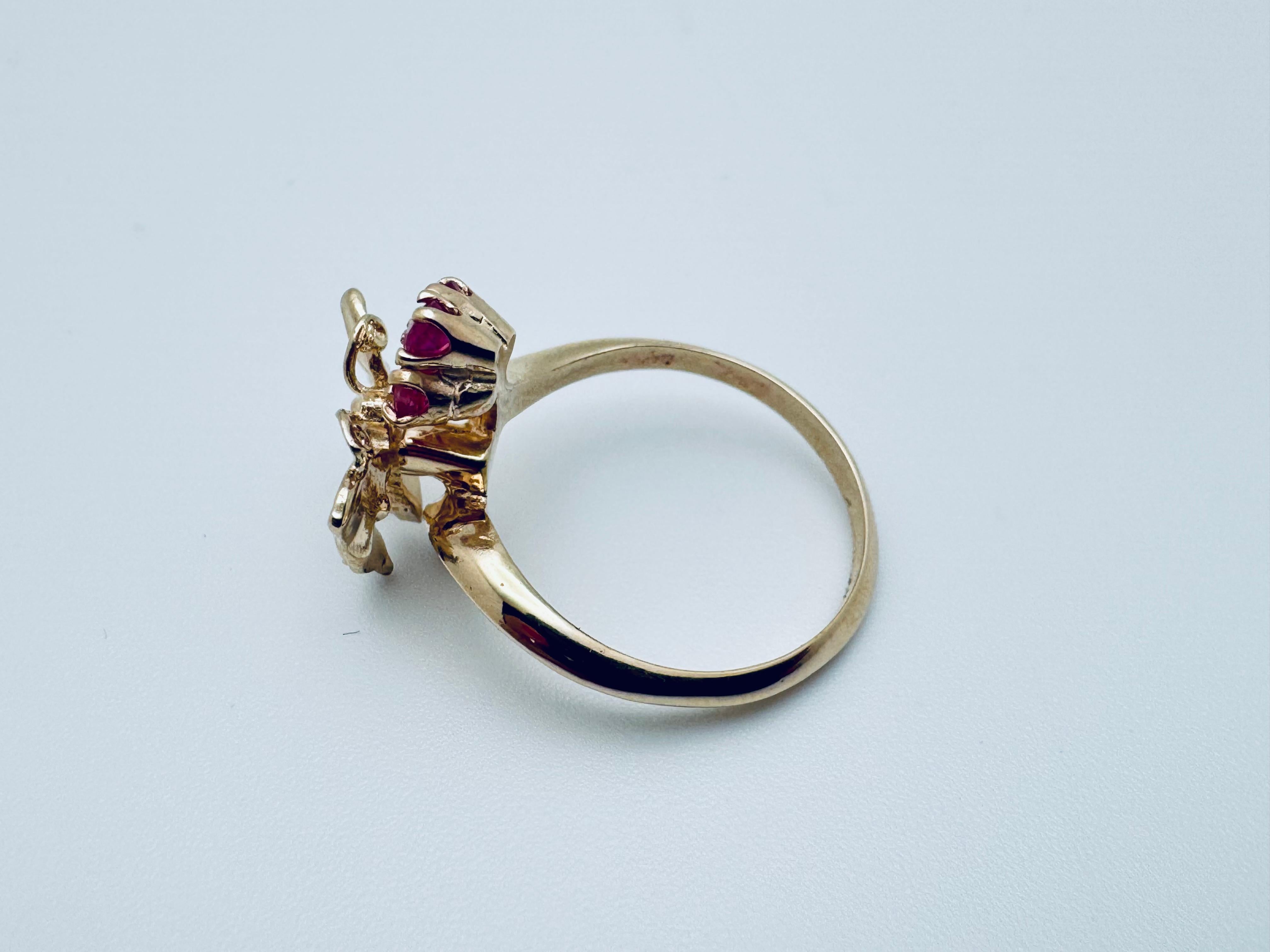Anello Cuore a farfalla in oro giallo 14K con rubini e diamanti In condizioni buone in vendita a Palm Desert, CA