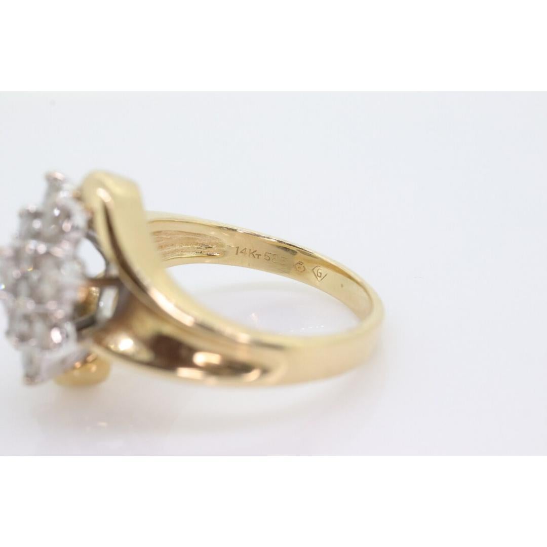 Bague marguerite en or jaune 14k Bypass. Bague à flocon de neige en diamant rond 1ctw. Pour femmes en vente
