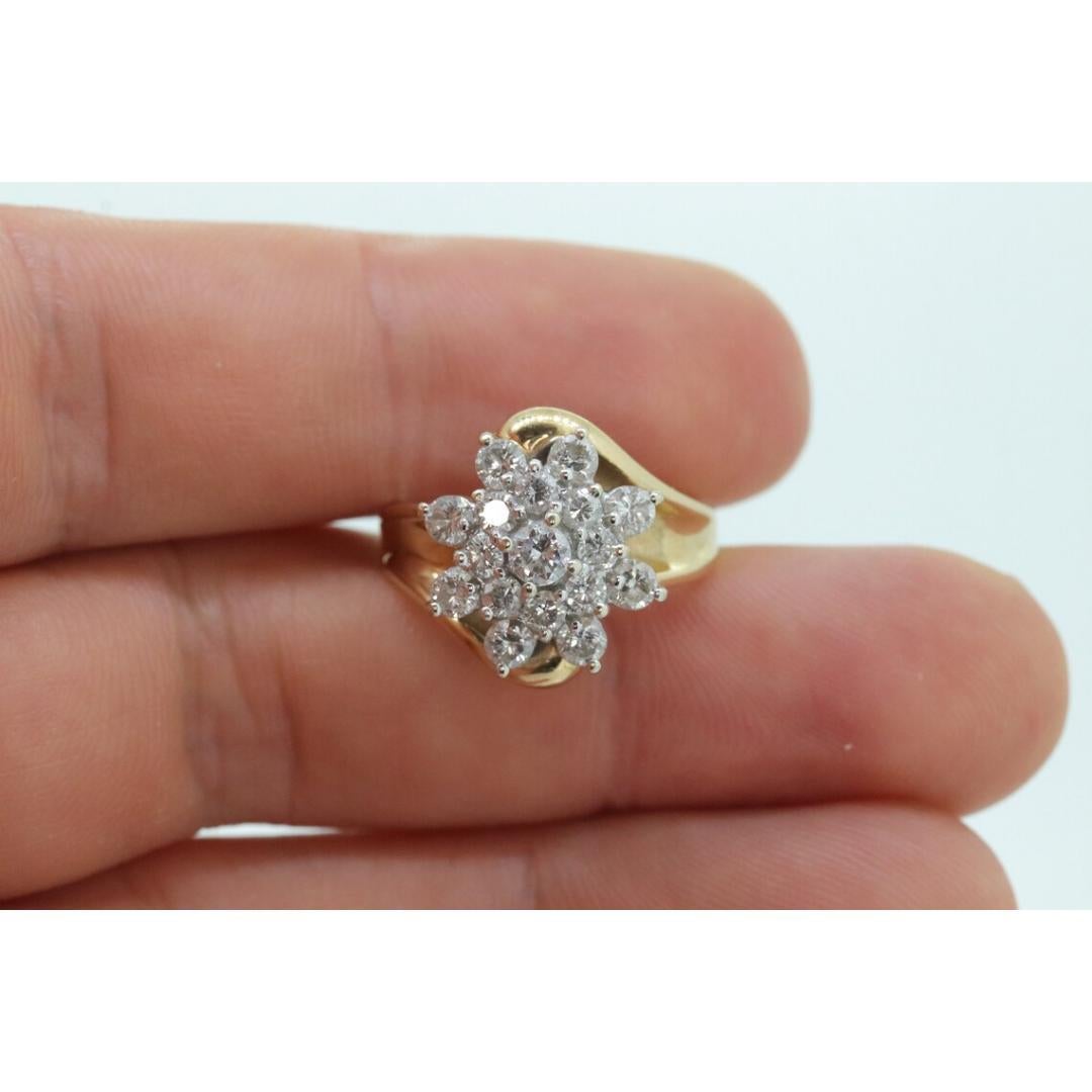 Bague marguerite en or jaune 14k Bypass. Bague à flocon de neige en diamant rond 1ctw. en vente 1