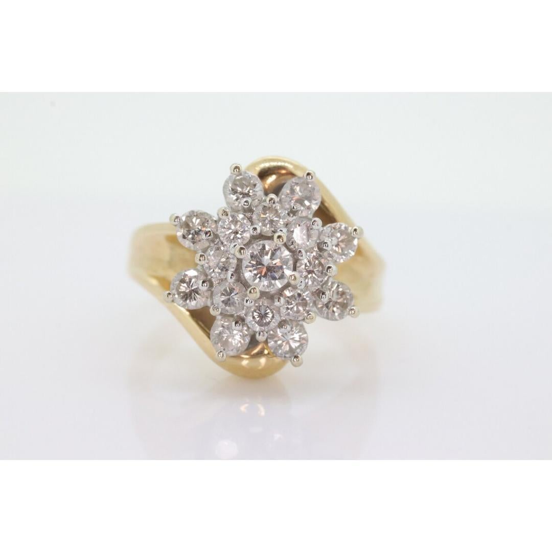 Bague marguerite en or jaune 14k Bypass. Bague à flocon de neige en diamant rond 1ctw. en vente 2