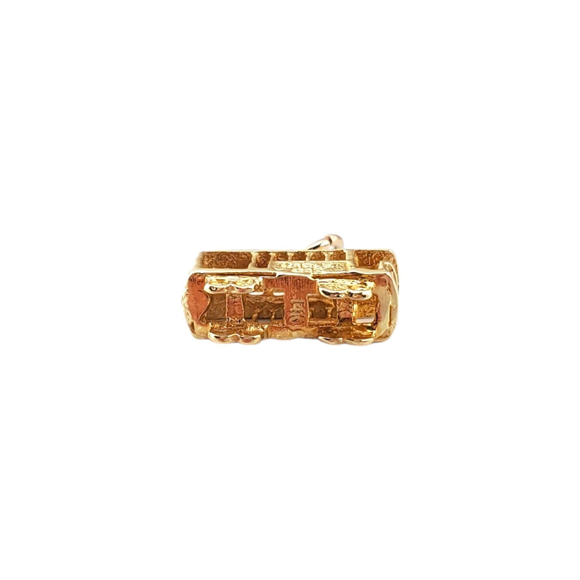 14K Yellow Gold Cable Car Charm #17928 In Good Condition For Sale In Washington Depot, CT