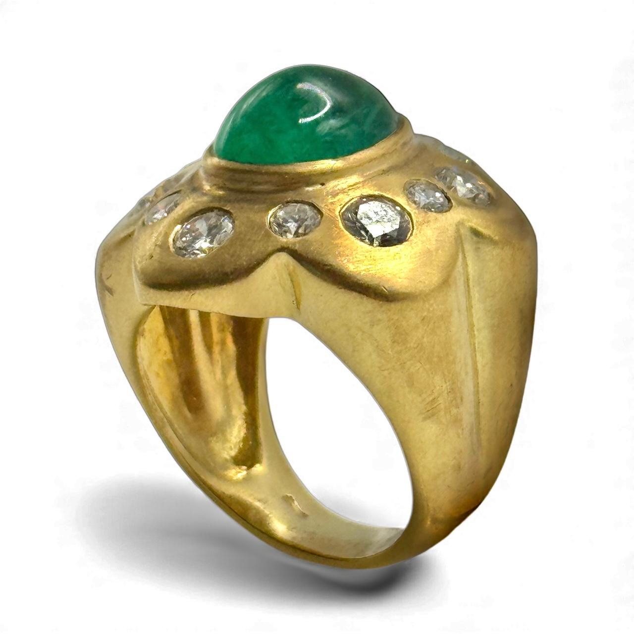 Bague en or jaune 14K avec émeraude cabochon et diamant Excellent état - En vente à Great Neck Plaza, NY