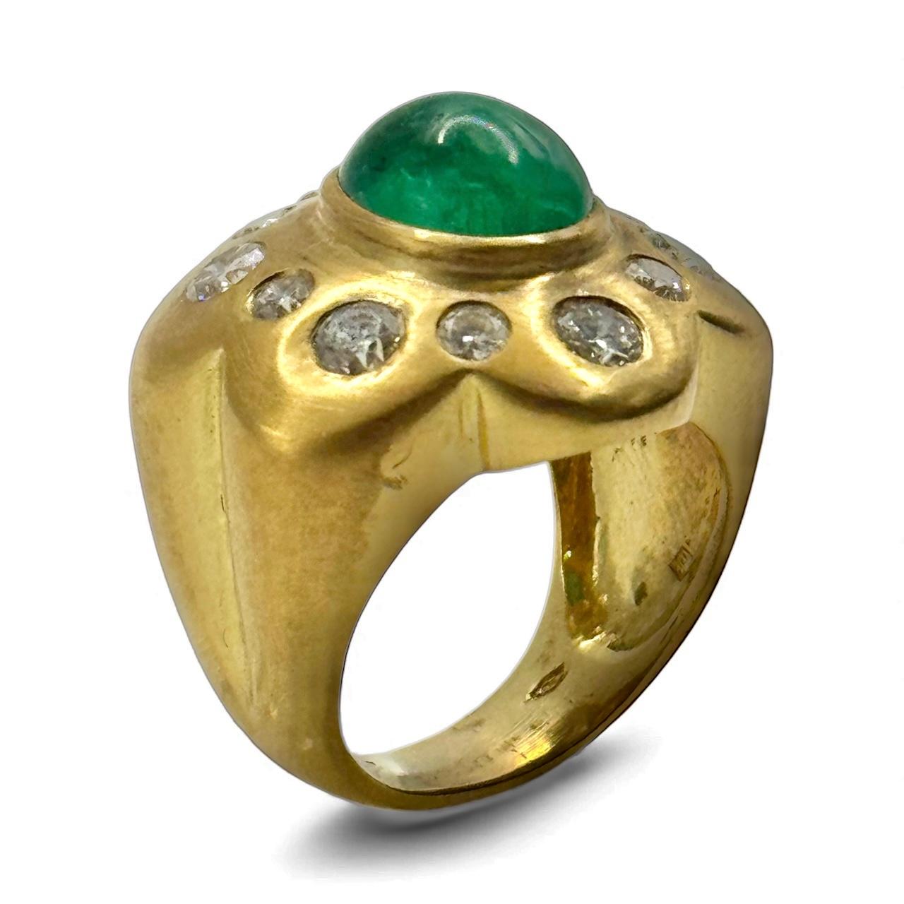 Bague en or jaune 14K avec émeraude cabochon et diamant en vente 2