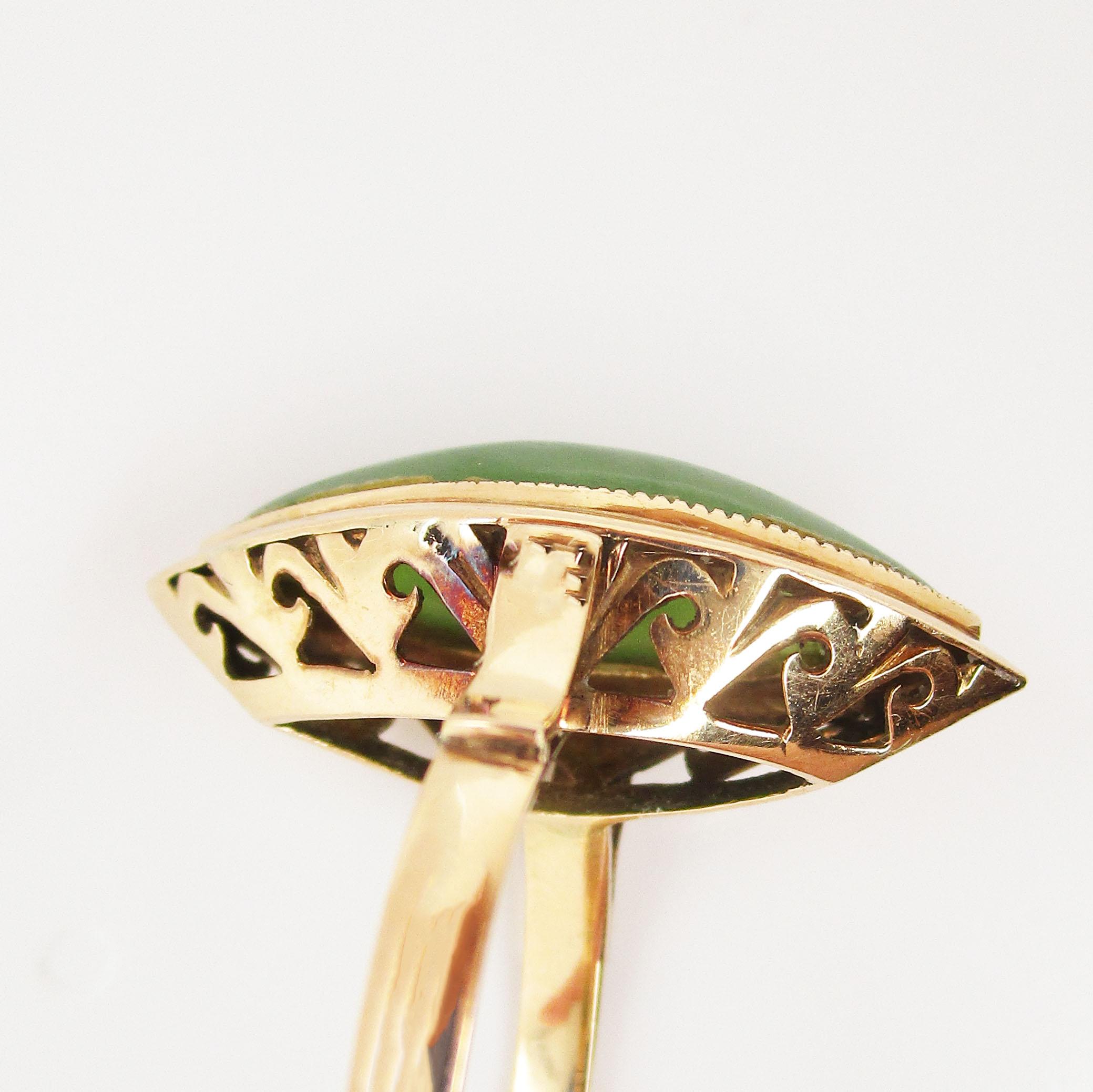 14K Yellow Gold Cabochon Green Jade Statement Ring In Excellent Condition For Sale In Lexington, KY