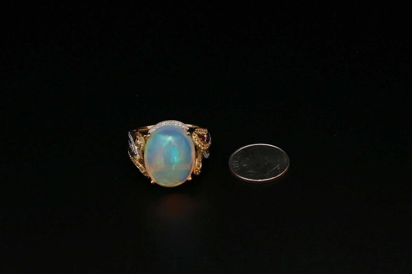 Bague en or jaune 14 carats avec opale cabochon et diamants, taille 8,25 - 11,0 g en vente 2