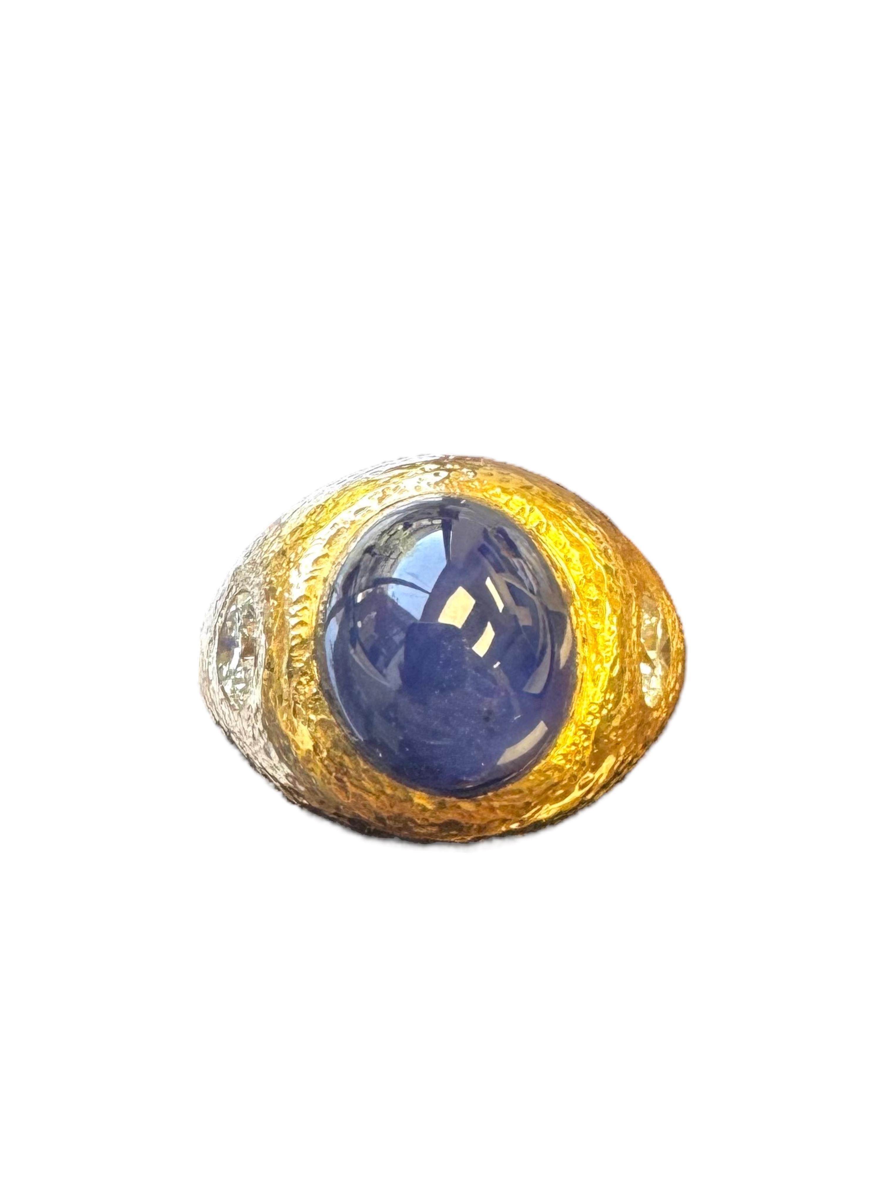 Anillo de oro amarillo de 14 quilates con zafiro cabujón y detalles de diamantes en venta 4
