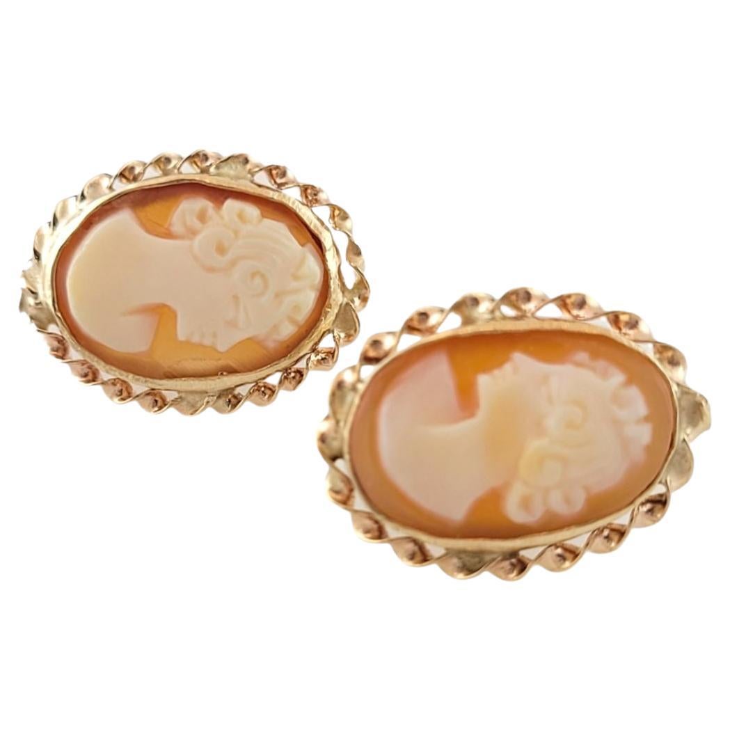 Beautiful set of 14K gold cameo earrings!

Size: 17.2mm X 12.8mm X 3.8mm

Weight: 2.94 g/ 1.9 dwt

Hallmark: 14K

Very good condition, professionally polished.

Will come packaged in a gift box or pouch (when possible) and will be shipped U.S.