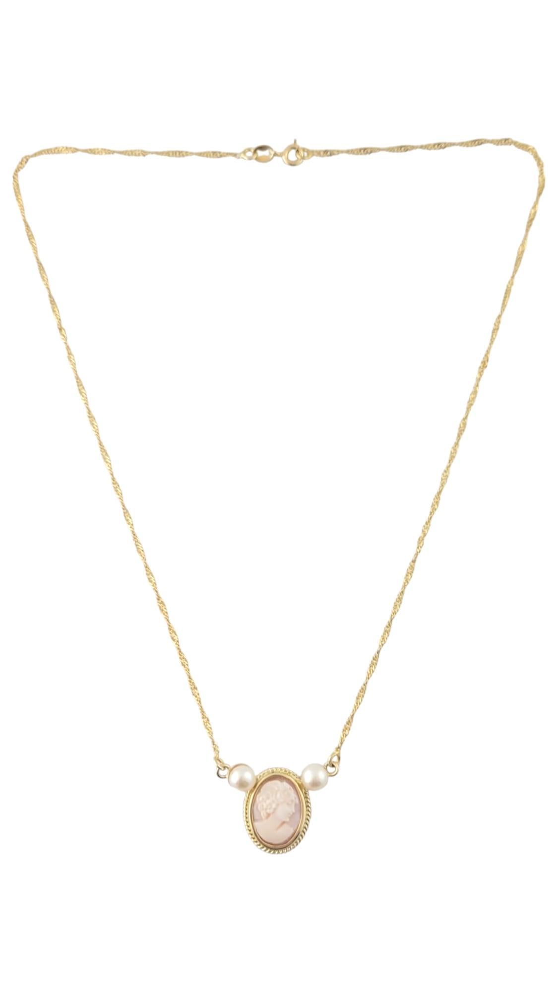 Vintage 14K Yellow Gold Cameo Necklace

This breath-taking cameo necklace has a beautiful twisted 14K gold chain that connects to a gorgeous cameo pendant with 2 stunning pearls all set in 14K yellow gold!

Pearls: 6.09mm each

Chain length: