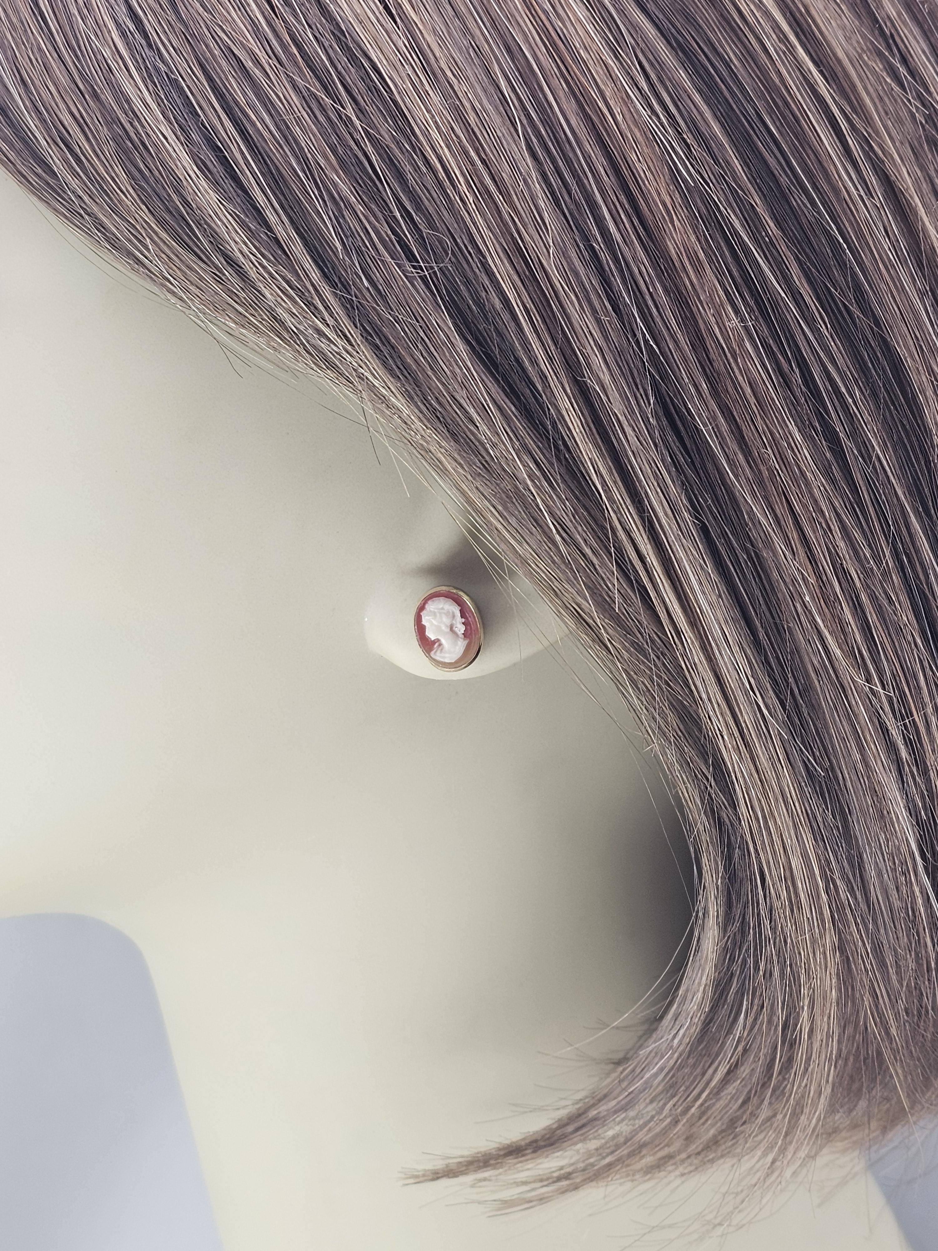 Orecchini con cammeo in oro giallo 14K #24013 in vendita 3