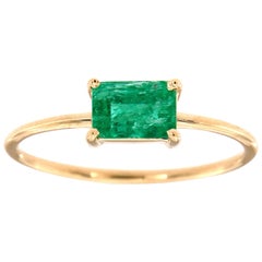 Anillo solitario de esmeralda rústica verde Cara de oro amarillo de 14 quilates 'Centro-0,60 quilates'