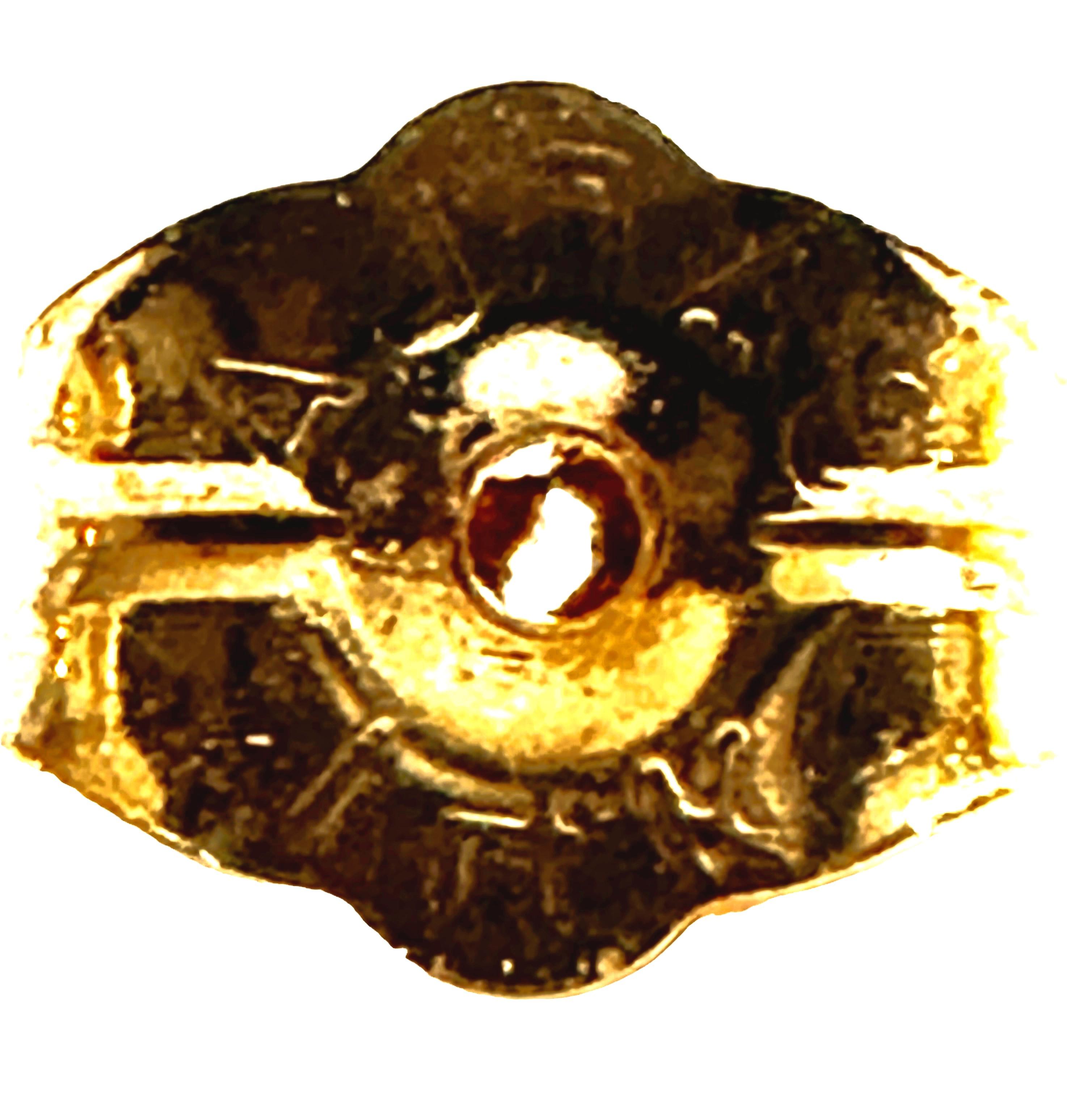 14k Yellow Gold Carla Rockstud Post Earrings In Excellent Condition For Sale In Eagan, MN