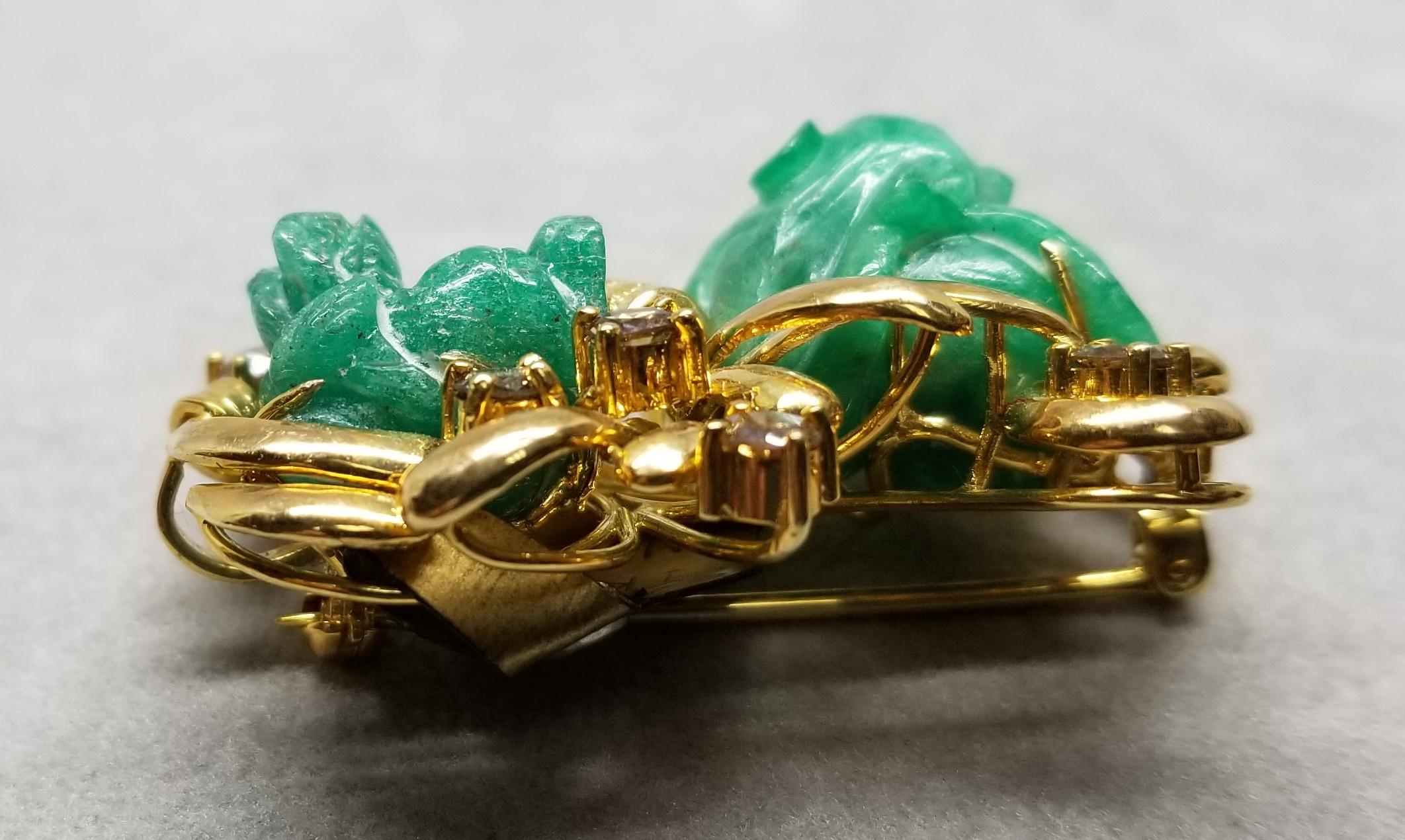 14 Karat Yellow Gold Carved Emerald and Diamond Pin In New Condition For Sale In Los Angeles, CA