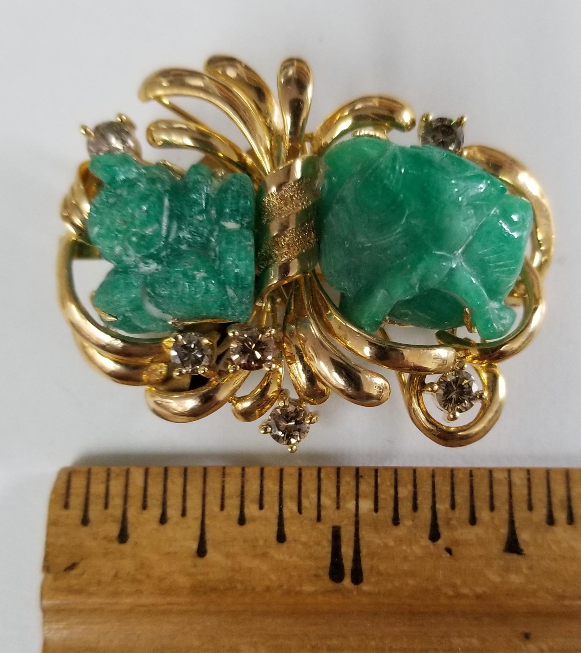 14 Karat Yellow Gold Carved Emerald and Diamond Pin For Sale 1