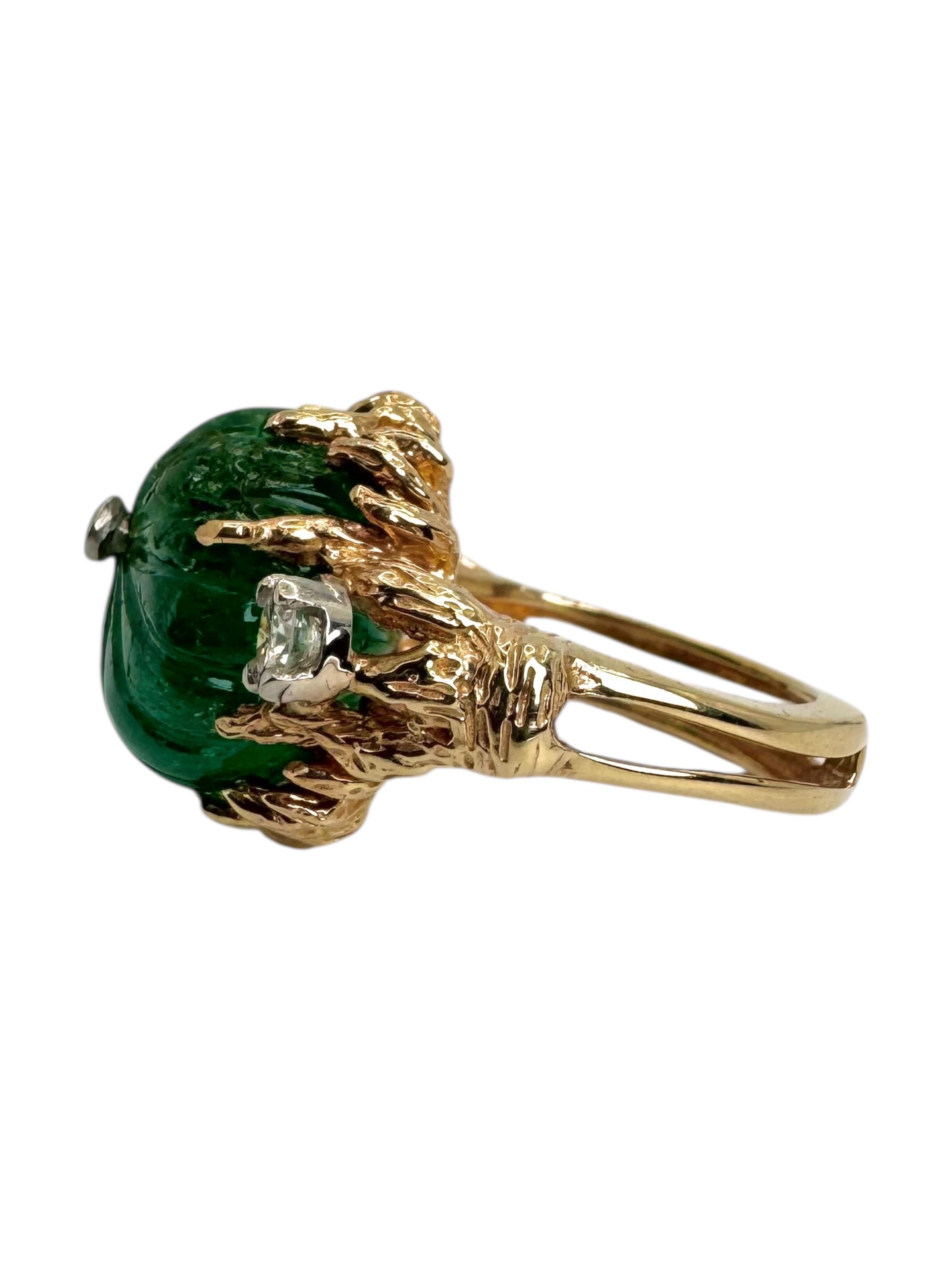 Bague en or jaune 14 carats avec émeraude sculptée et diamants en vente 2