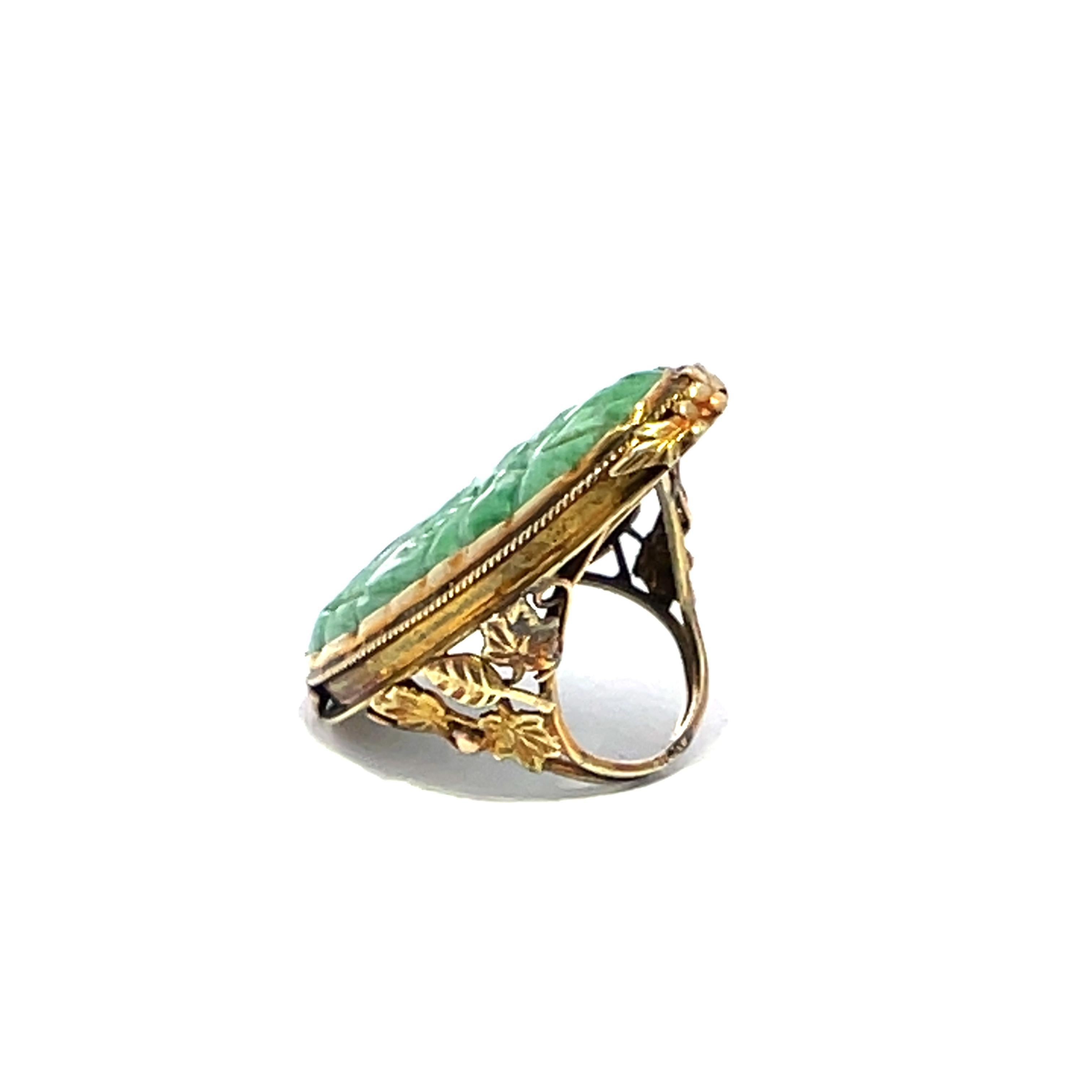 Taglio misto Anello Vintage di giada intagliata in oro giallo 14k in vendita
