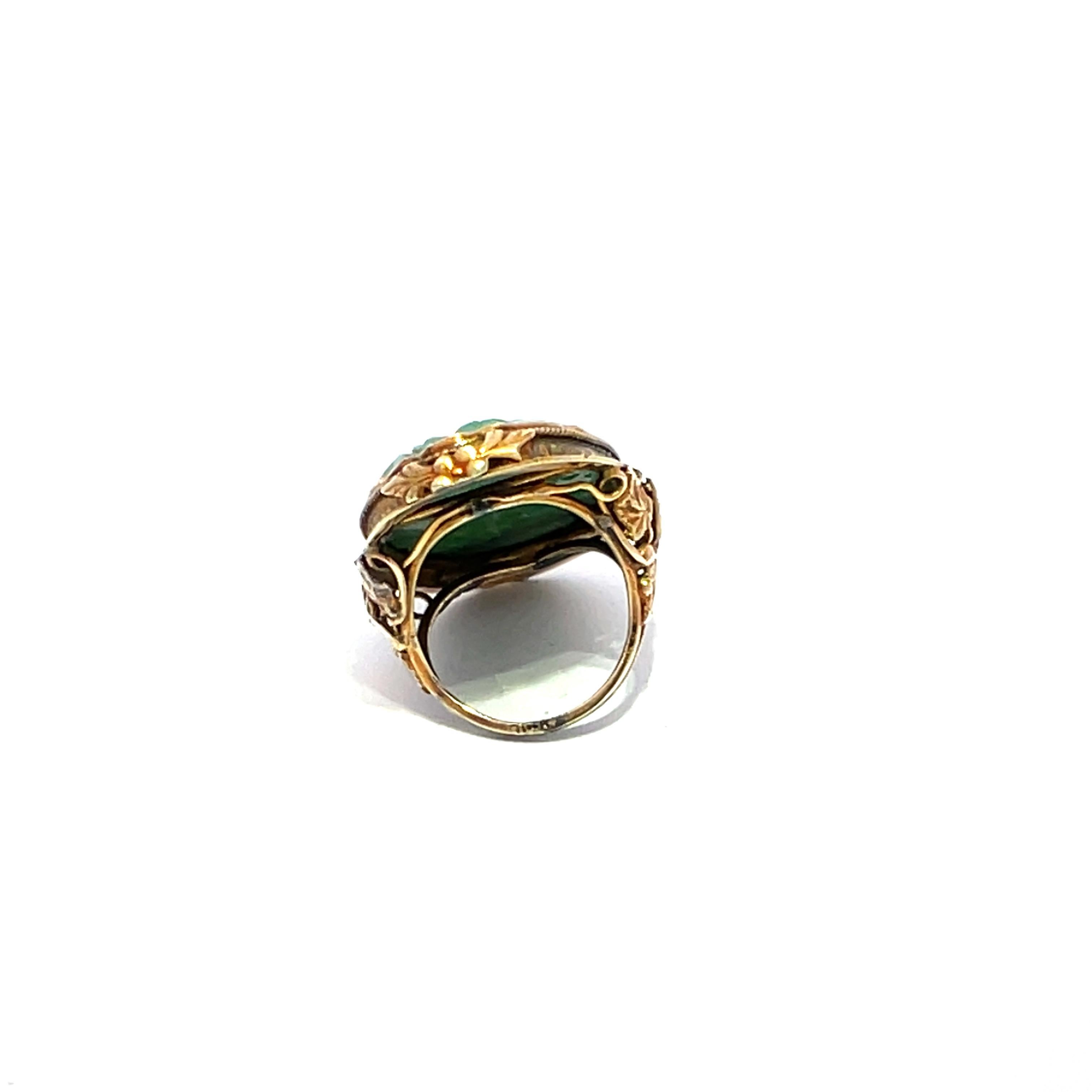 Anello Vintage di giada intagliata in oro giallo 14k In condizioni buone in vendita a New York, NY