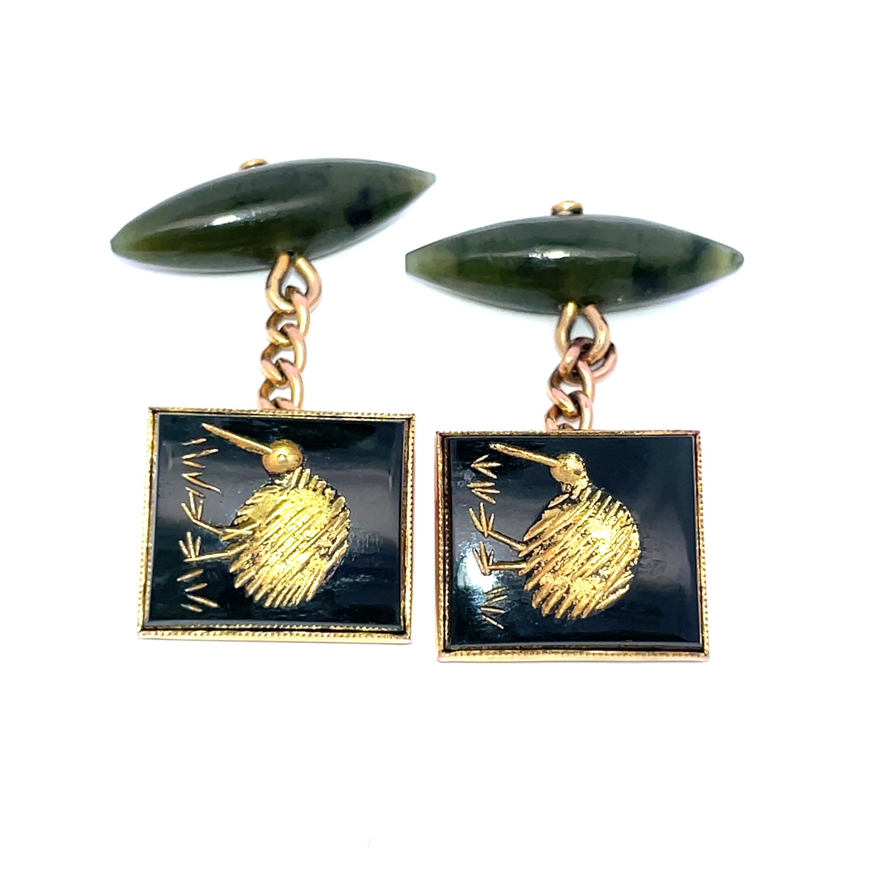 14k Yellow Gold Carved kiwi Design Jade Cufflinks In Excellent Condition For Sale In New York, NY