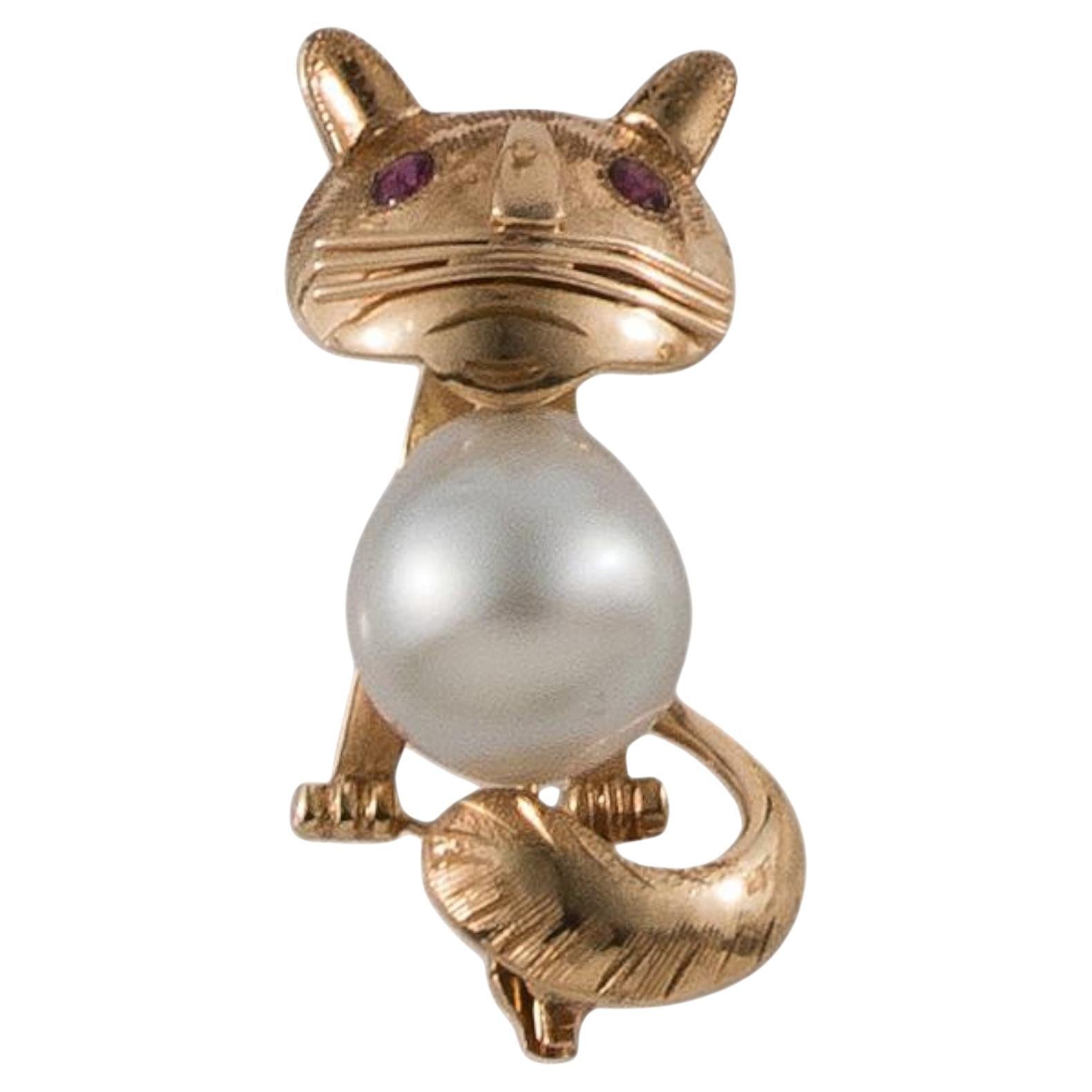 14K Yellow Gold Cat Brooch with Cultured Pearl and Rubies L. 1.20" × W. 0.60"
