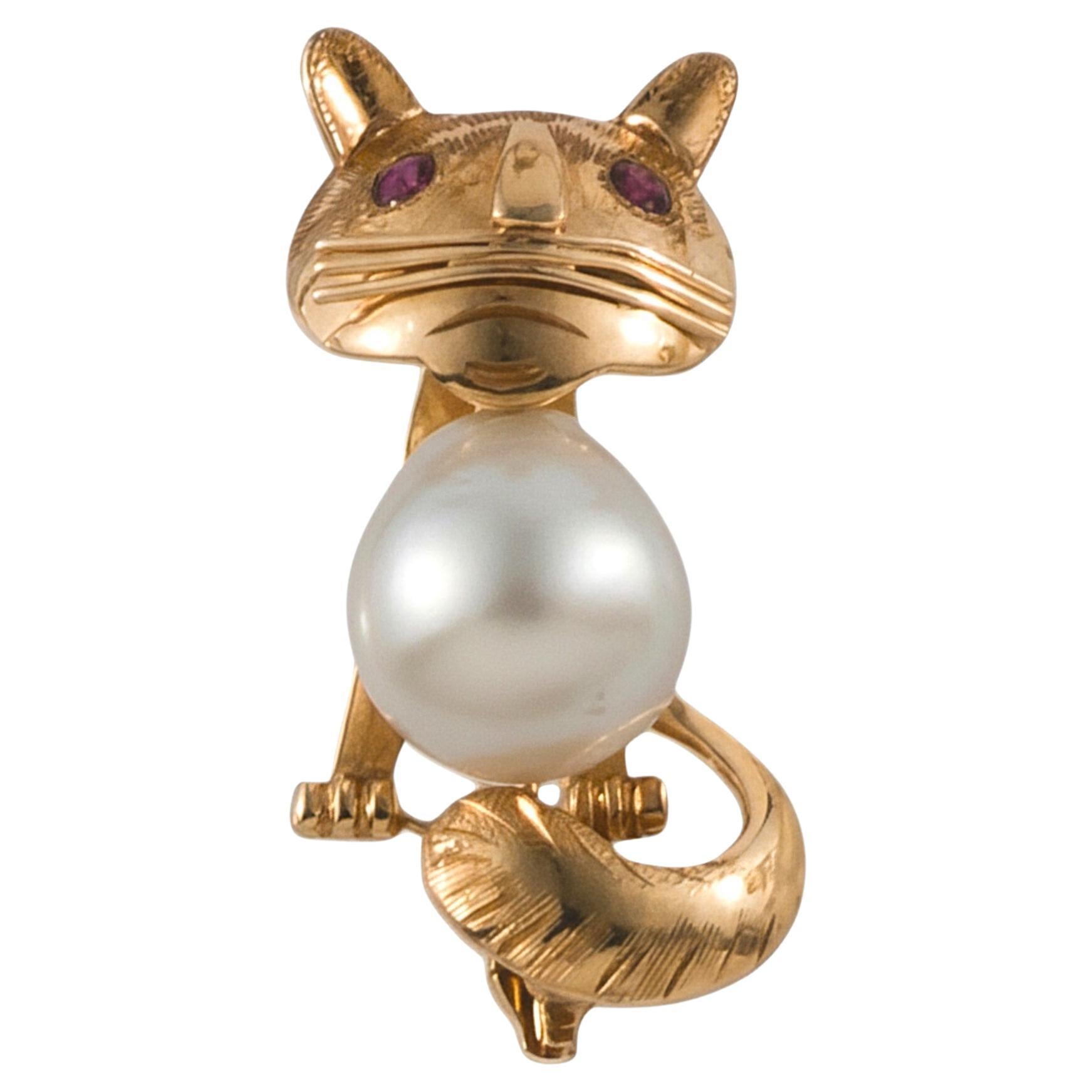 14K Yellow Gold Cat Brooch with Cultured Pearl and Rubies L. 1.20" × W. 0.60"