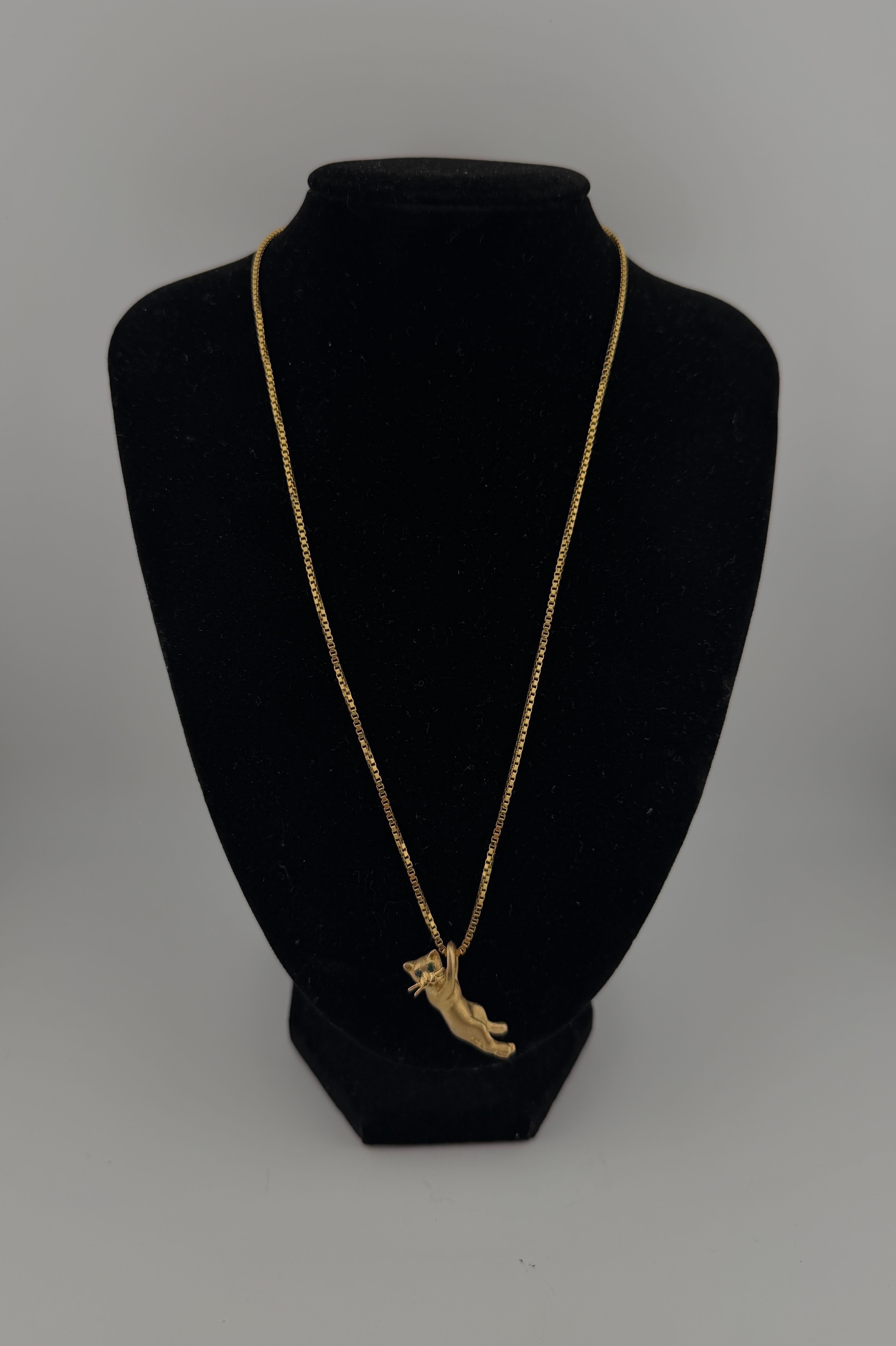 Collier pendentif chat en or jaune 14k et chaîne en or jaune 18k Unisexe en vente