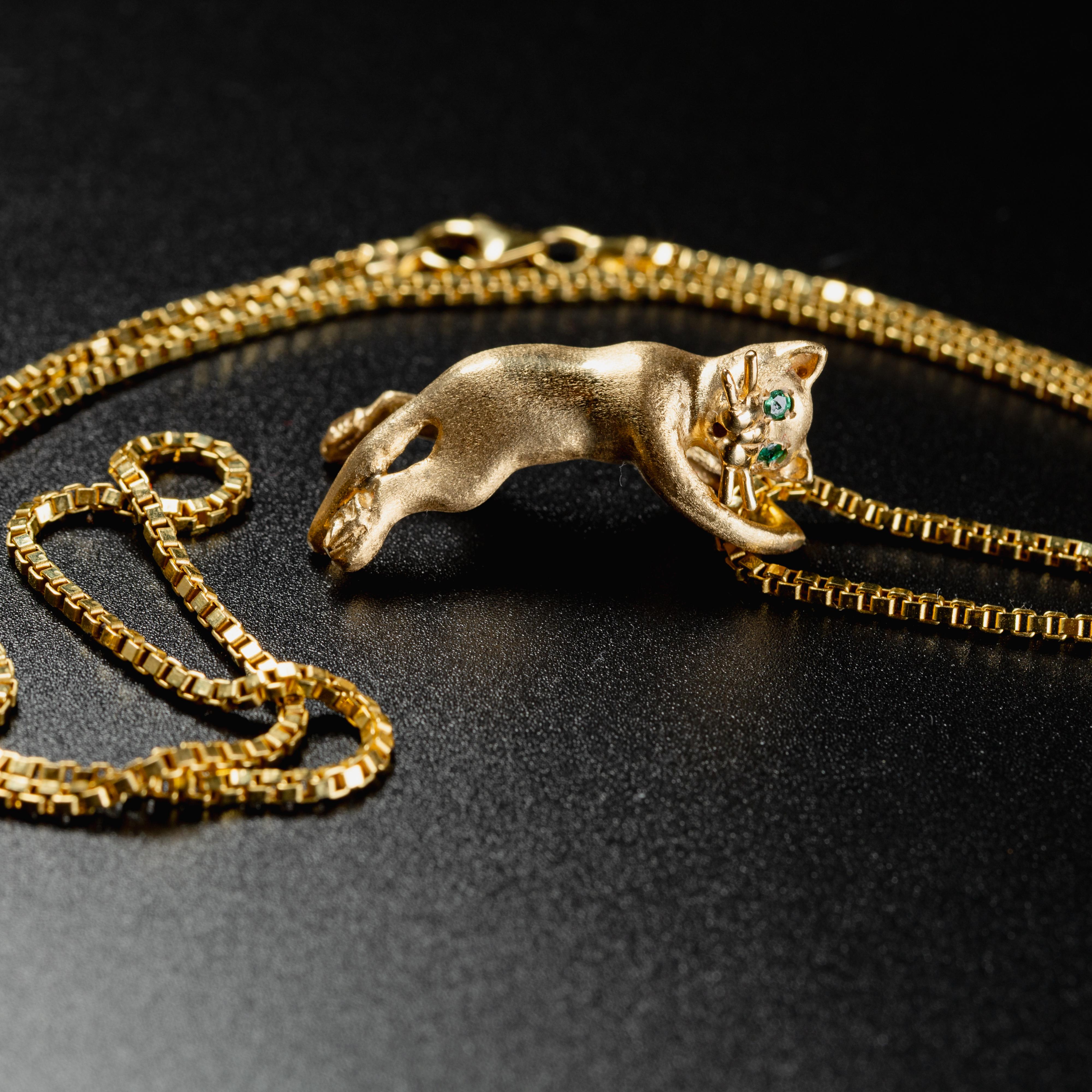 Collier pendentif chat en or jaune 14k et chaîne en or jaune 18k en vente 1