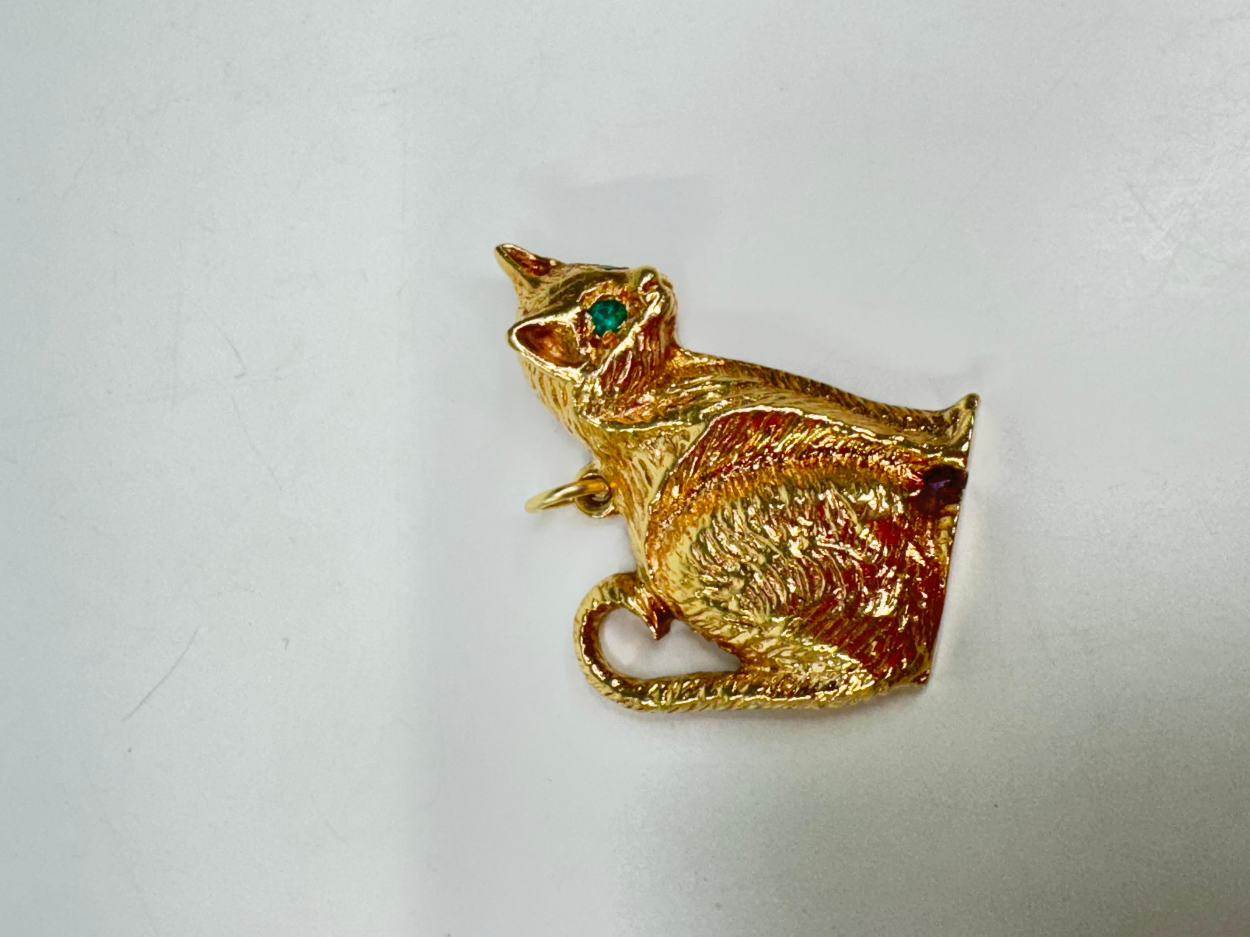 Ciondolo a forma di gatto in oro giallo 14K in vendita 4