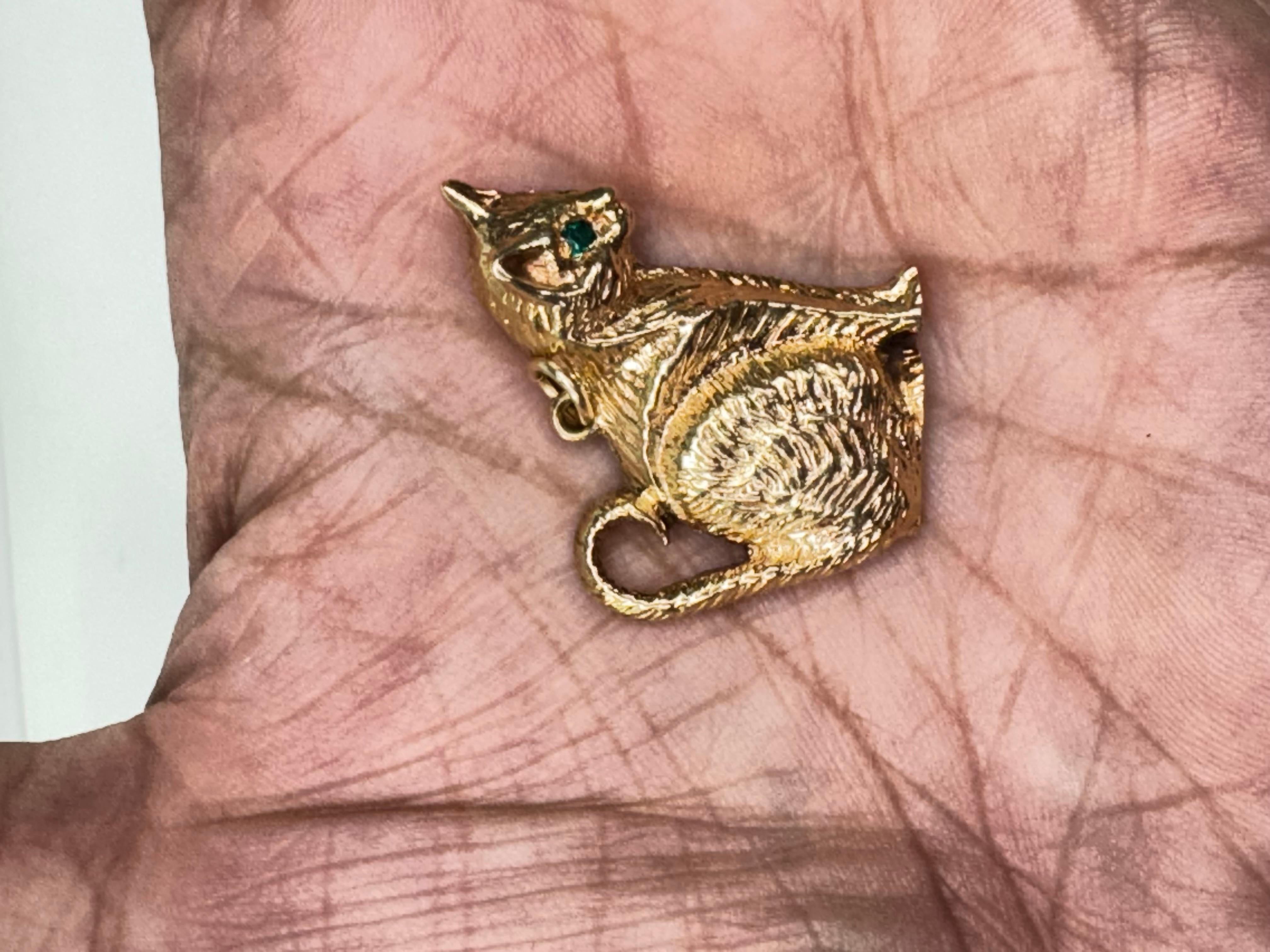 Art Déco Ciondolo a forma di gatto in oro giallo 14K in vendita