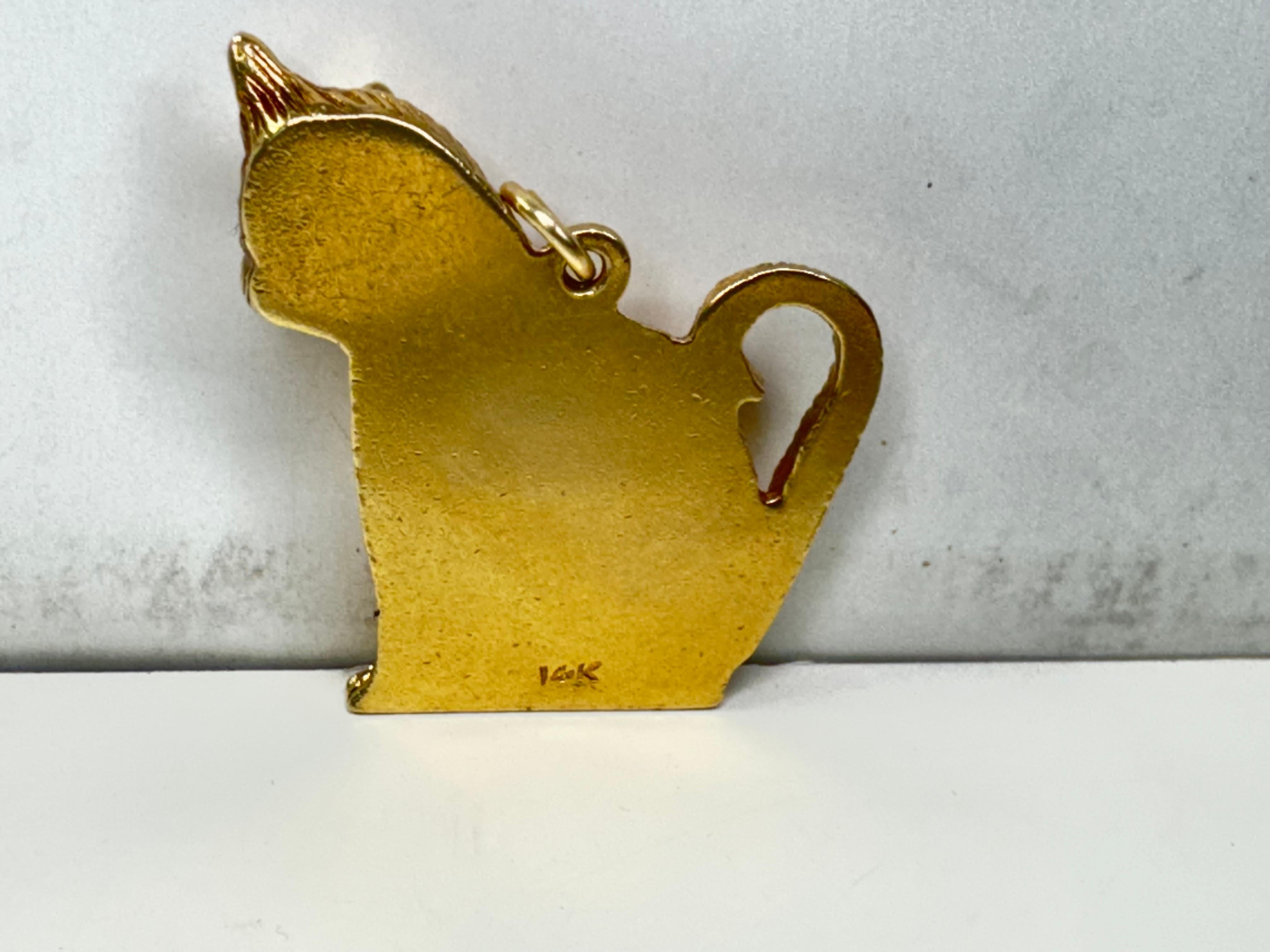 Ciondolo a forma di gatto in oro giallo 14K In condizioni buone in vendita a Palm Desert, CA