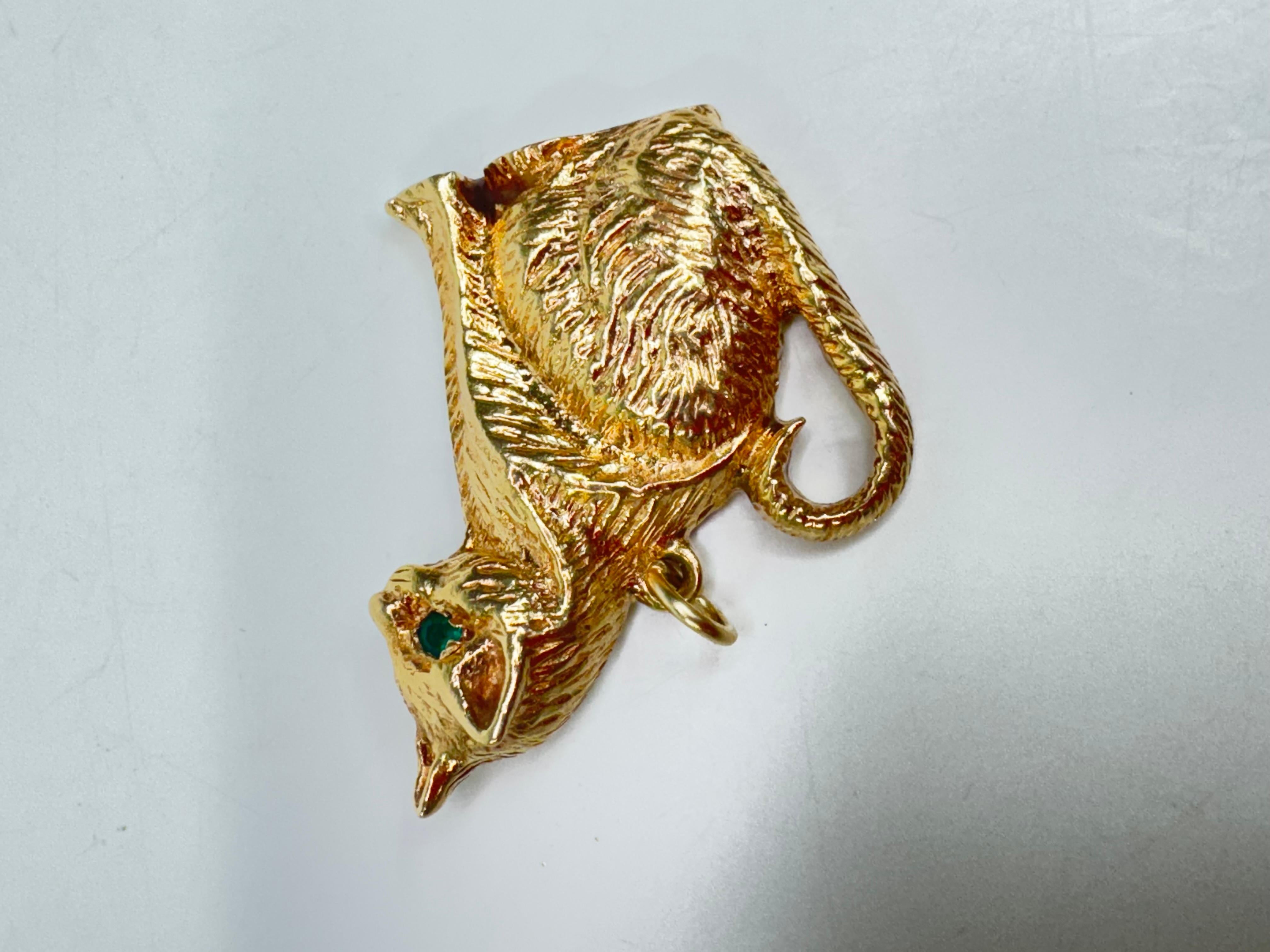 Ciondolo a forma di gatto in oro giallo 14K in vendita 1