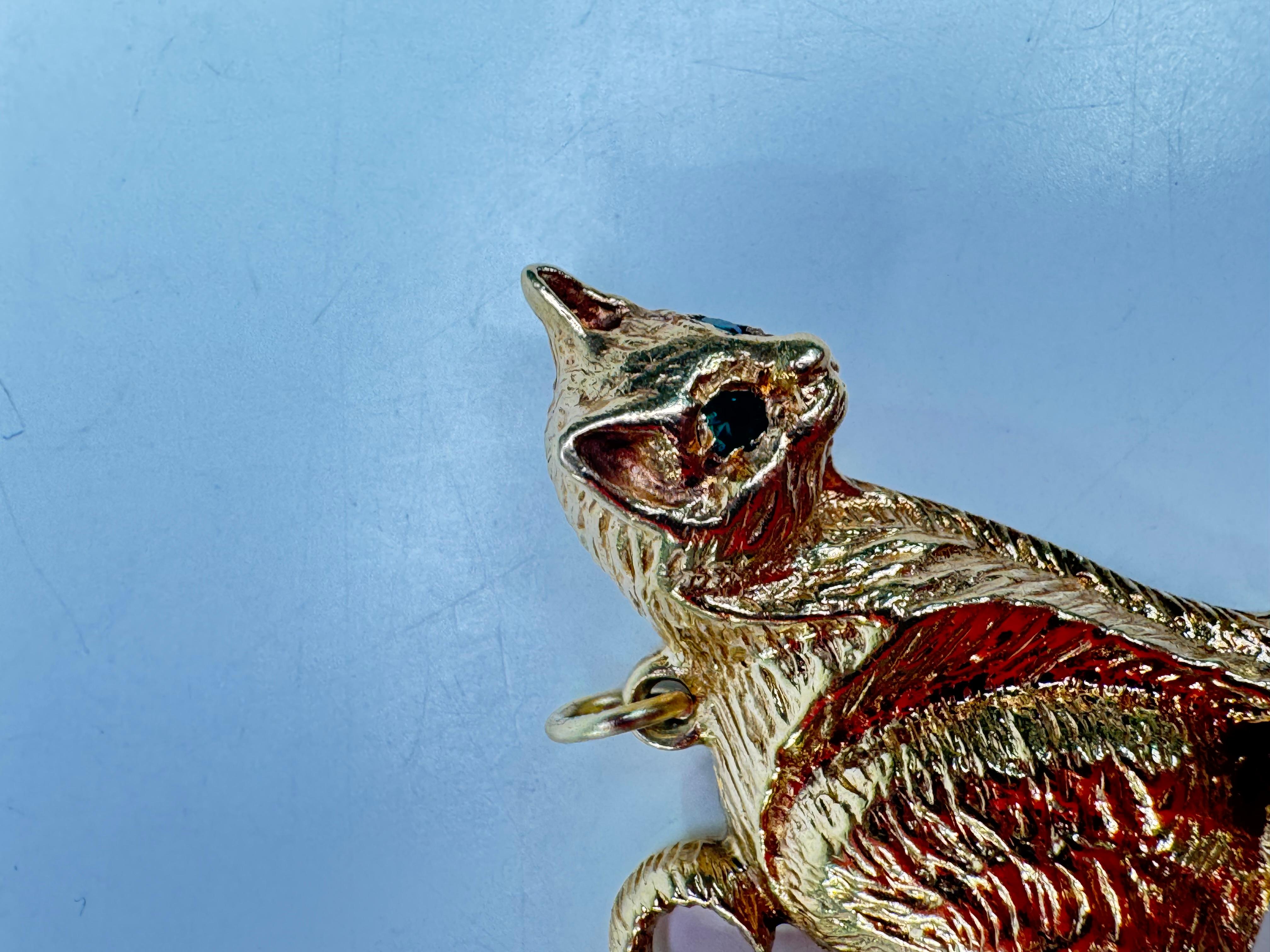 Ciondolo a forma di gatto in oro giallo 14K in vendita 2