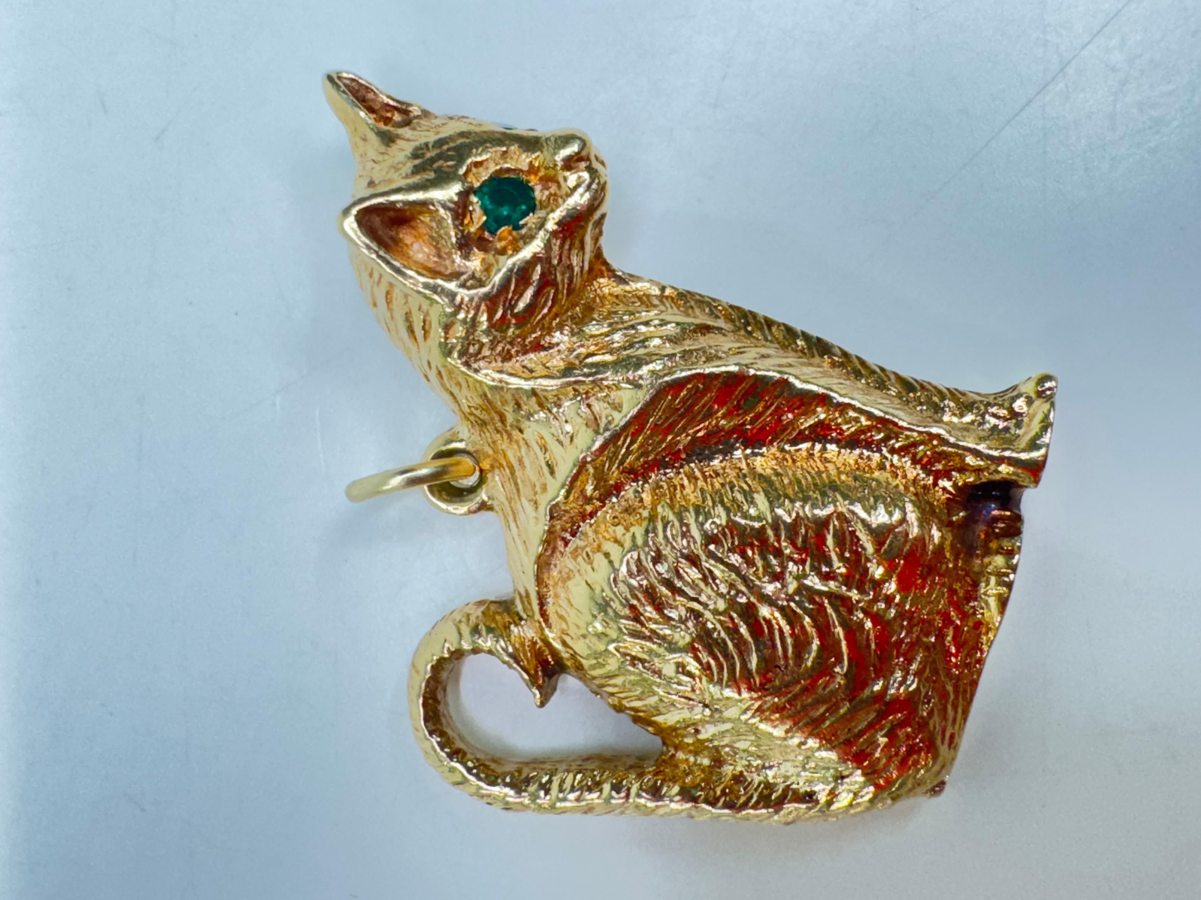 Ciondolo a forma di gatto in oro giallo 14K in vendita 3