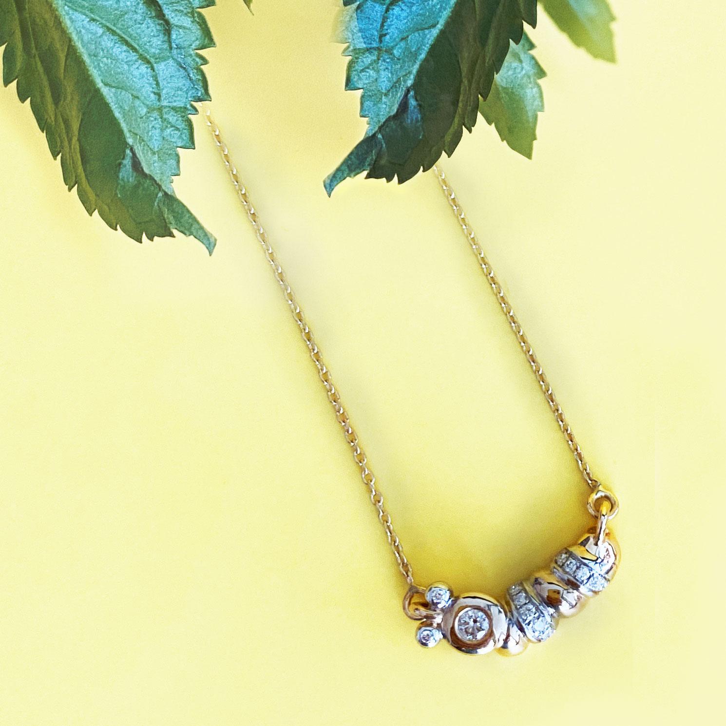 14k Gelbgold Caterpillar Diamant-Halskette mit Pavé-Insekten baubou im Zustand „Neu“ im Angebot in Long Island City, NY