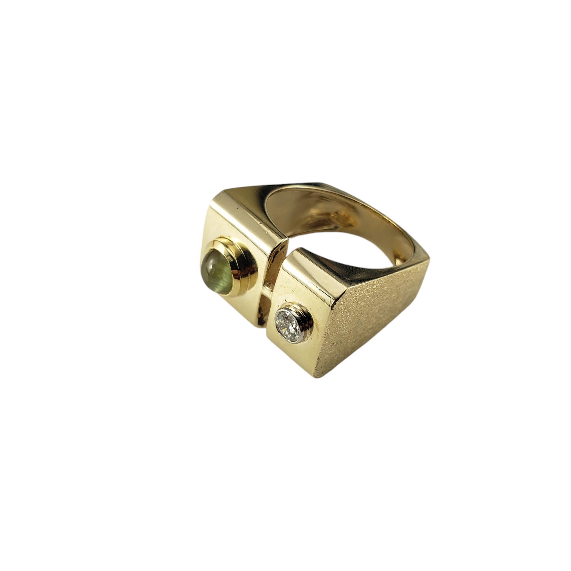 14 Karat Yellow Gold Cat's Eye Chrysoberyl and Diamond Ring Size 7.5 JAGi Certified-

This elegant 14K yellow gold statement ring features one round cat's eye cabochon chrysoberyl stone and one round brilliant cut diamond set in a modern geometric