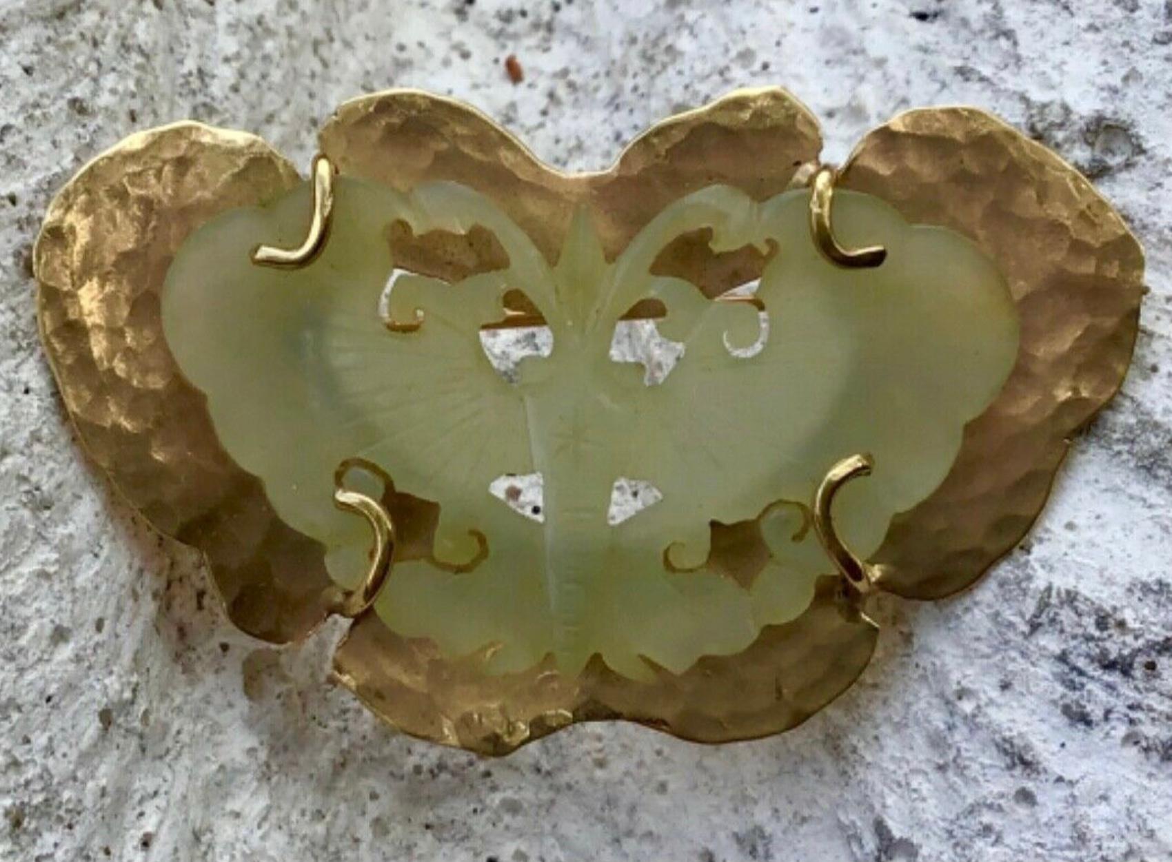 14K Yellow Gold Celadon Jade Butterfly Brooch In Good Condition For Sale In Bradenton, FL