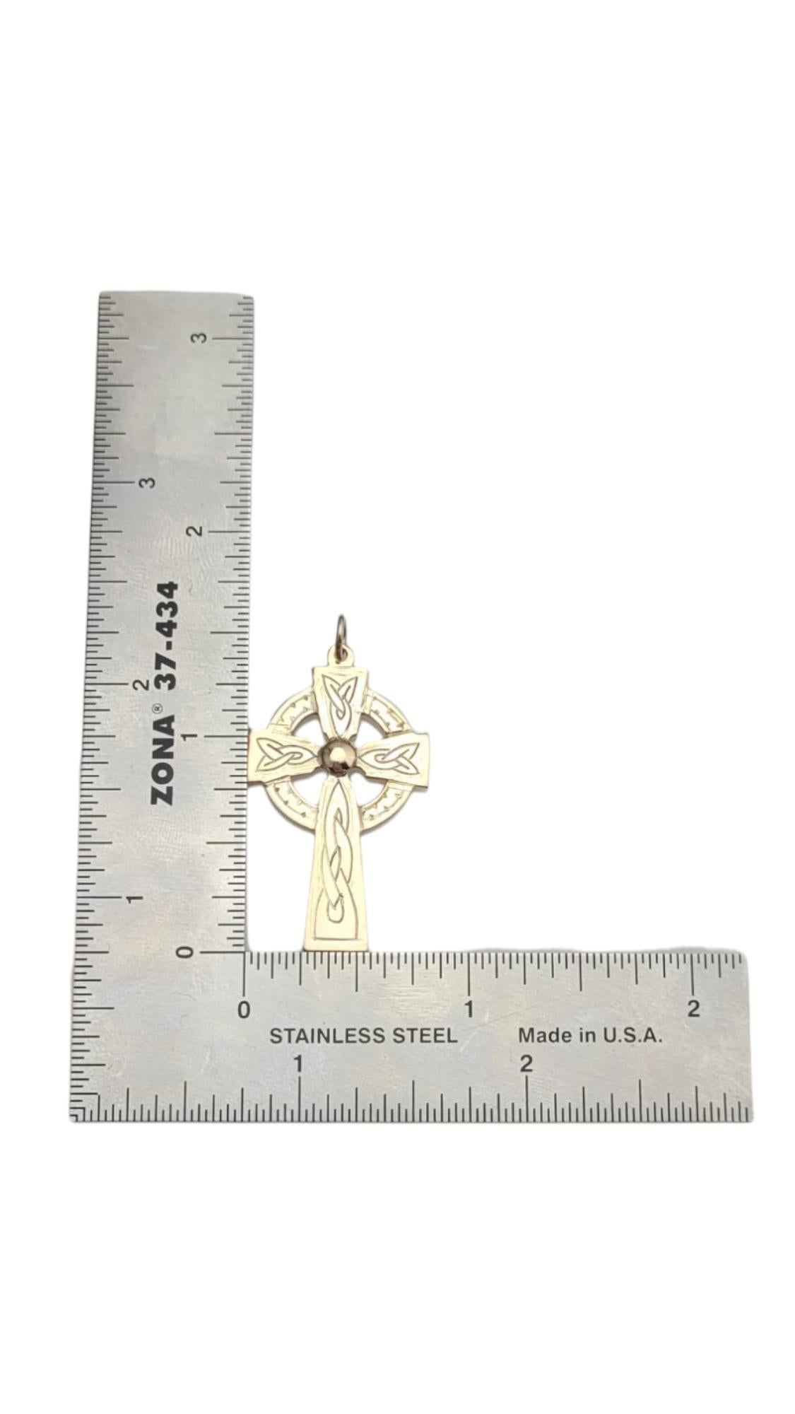 Donna 14K Yellow Gold Celtic Cross Pendant #21051 in vendita