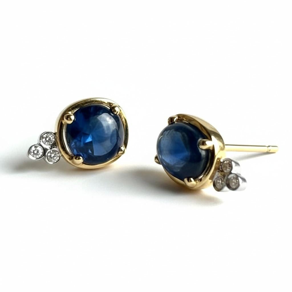 da uomo o donna 14K Yellow Gold Ceylon Cabochon Sapphire and Diamond Bezel-Set Stud Earrings in vendita