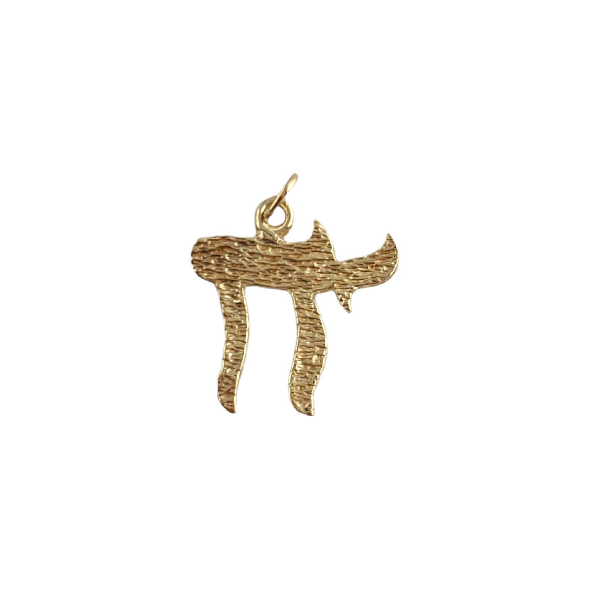 14K Yellow Gold Chai Charm #11729 In Good Condition For Sale In Washington Depot, CT