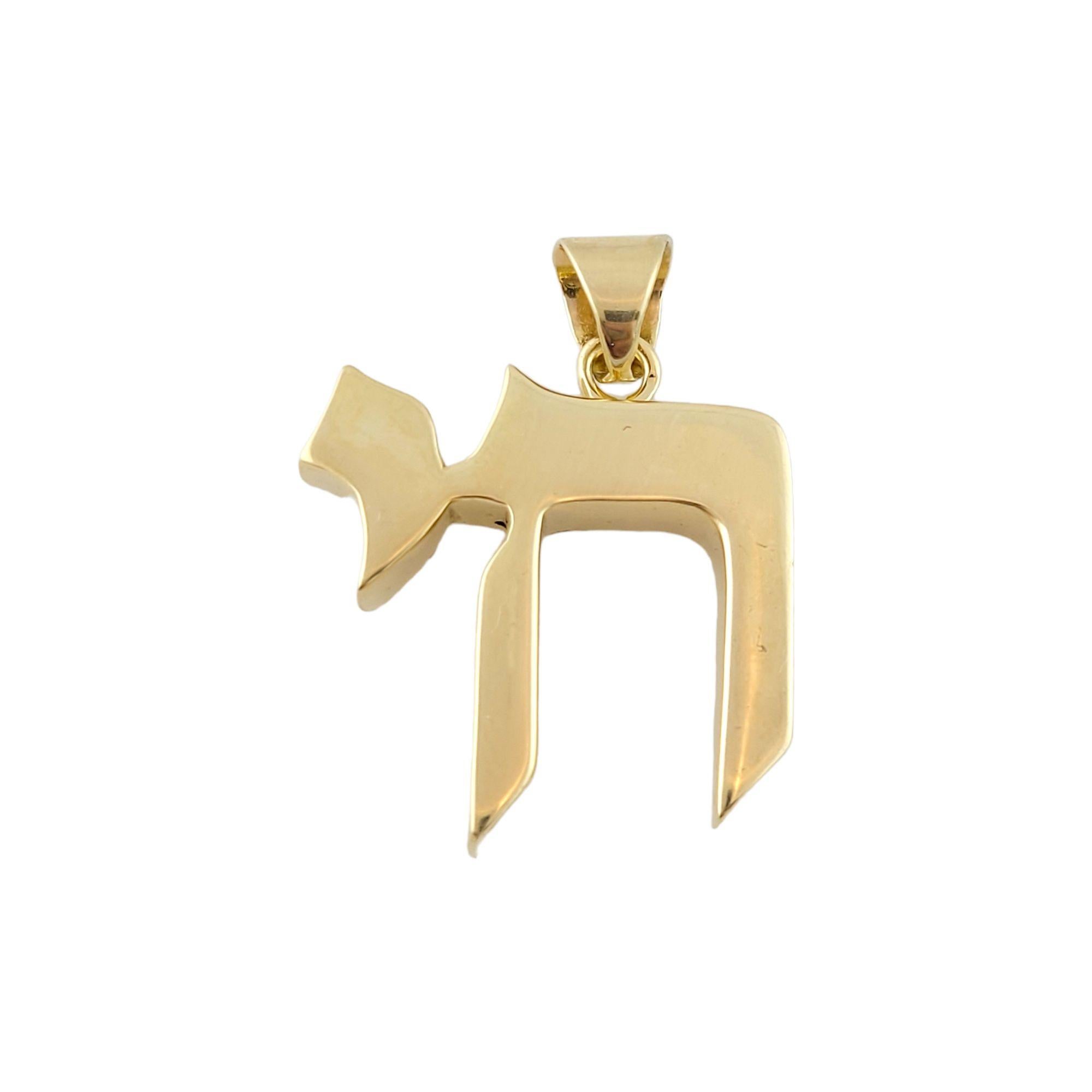 Vintage 14K Yellow Gold Chai Charm

Beautiful 14K yellow gold Jewish chai charm!

Size: 21.5mm X 21.5mm X 4mm
Length w/ bail: 28mm

Weight: 6.9 g/ 4.4 dwt

Hallmark: 14K

Very good condition, professionally polished.

Will come packaged in a gift