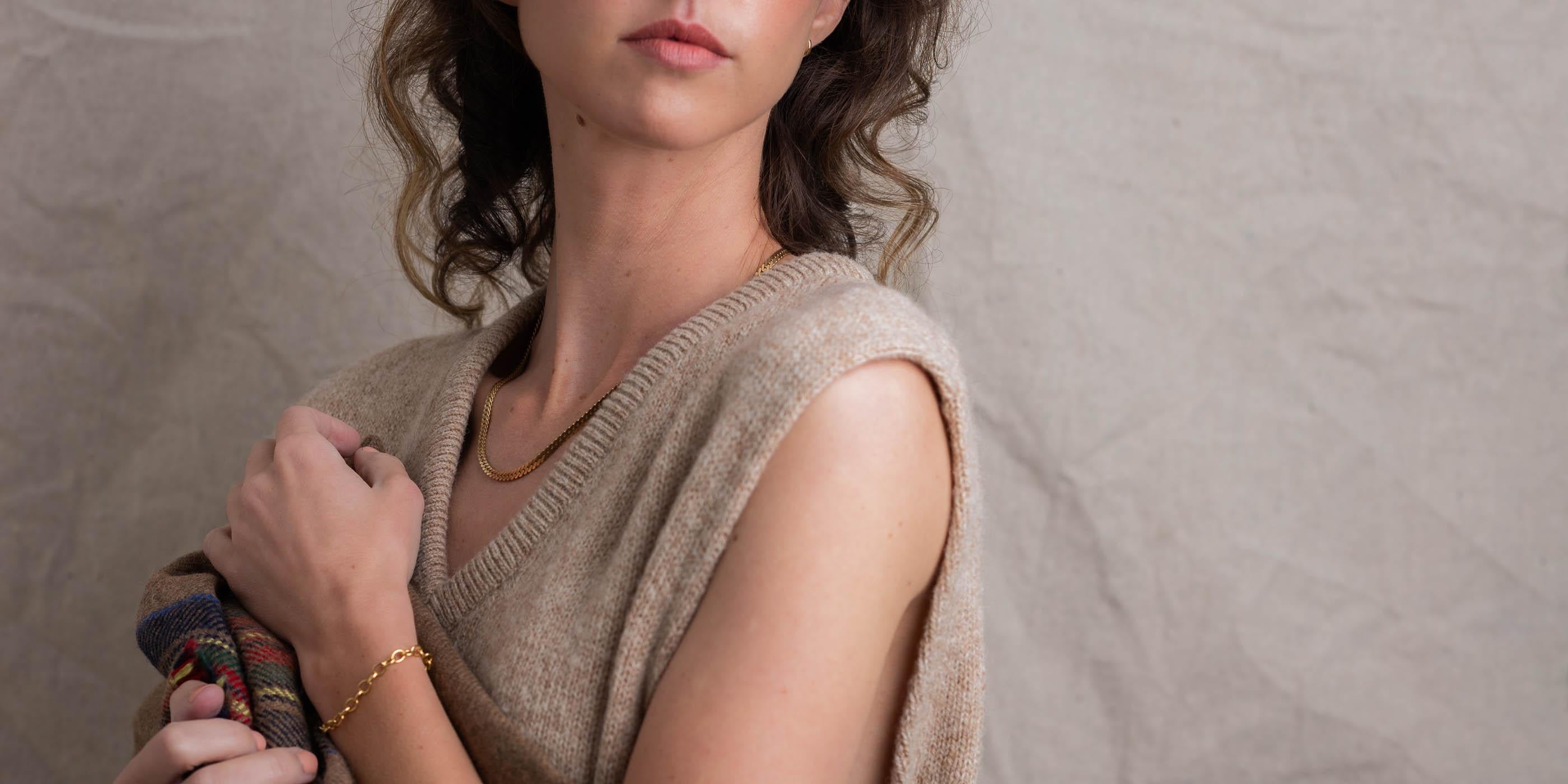 Oh, c'est chic. Une chaîne simple et légère assortie de notre fermoir à crochet caractéristique.

-Or jaune 14k
-fermoir à crochet
-Longueur de 6,5 à 7 pouces