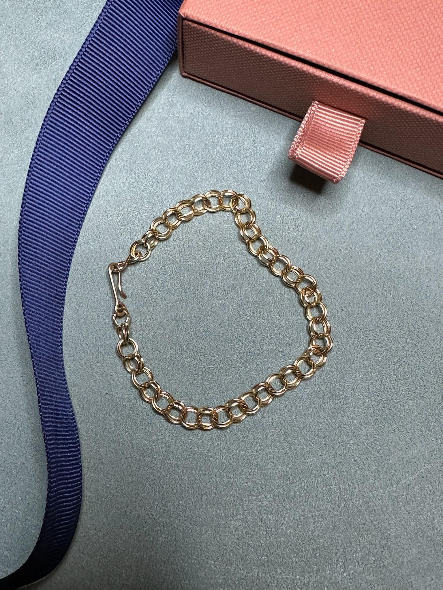 Bracelet chaîne en or jaune 14 carats avec fermoir à crochet en vente 1