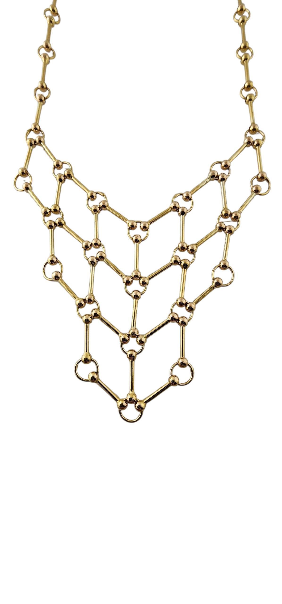 Collana pettorina con collare a catena in oro giallo 14K

Brilla con l'eleganza senza tempo di questa collana! Questo pezzo presenta una collana a pettorina meticolosamente dettagliata in oro giallo 14 carati.

Marchio di garanzia: 14K ITALIA

Peso: