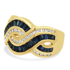Geflochtener Ring aus 14-karätigem Gelbgold mit blauem Saphir und runden Diamanten in Kanalfassung