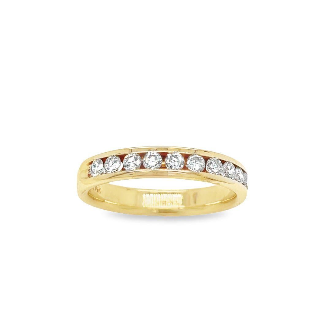 Hochzeitsring aus 14 Karat Gelbgold mit Diamanten in Kanalfassung (Rundschliff) im Angebot
