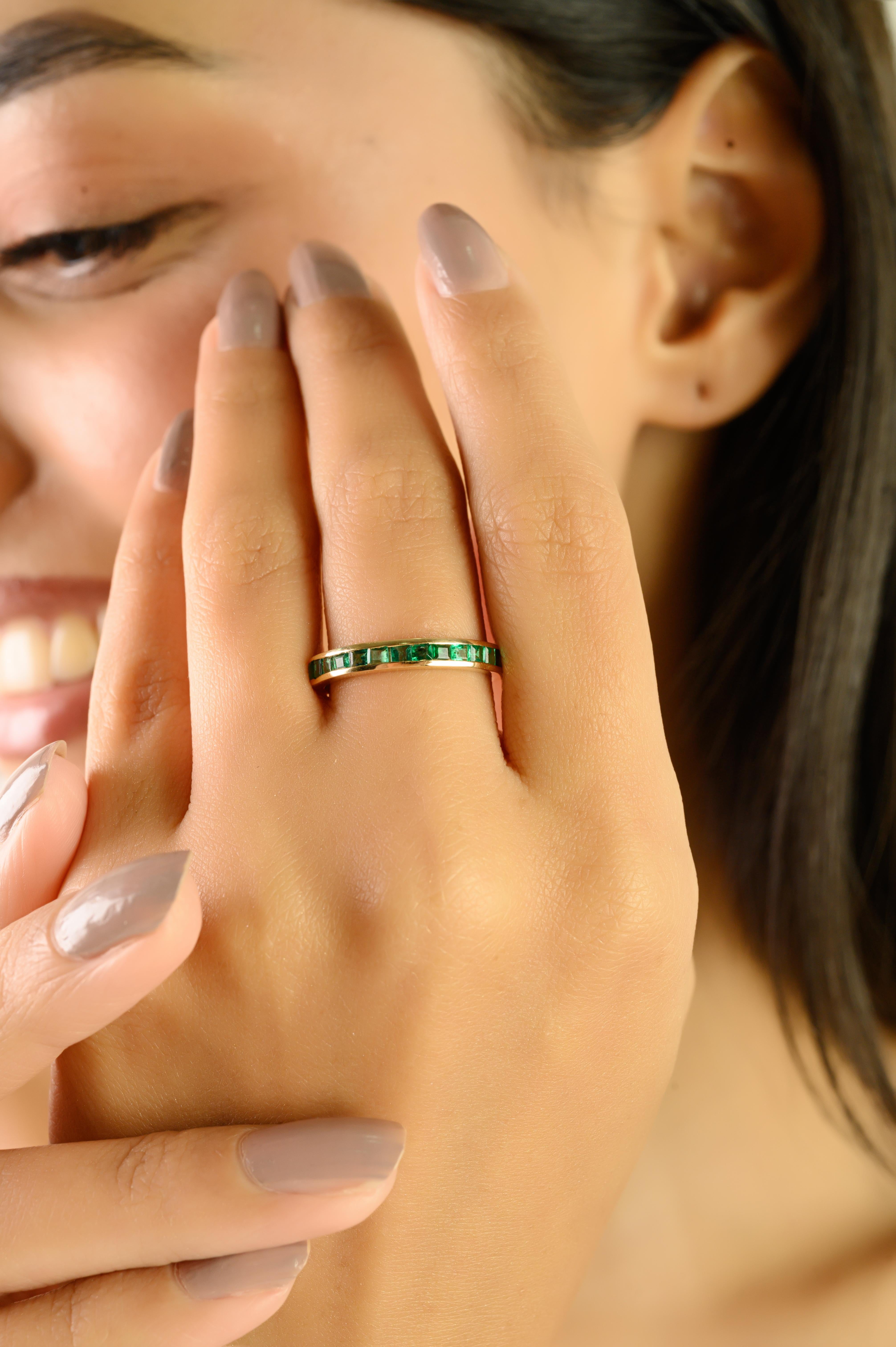 En vente :  Bague pour femme en or jaune 14K sertie d'émeraudes naturelles taillées en carré 10