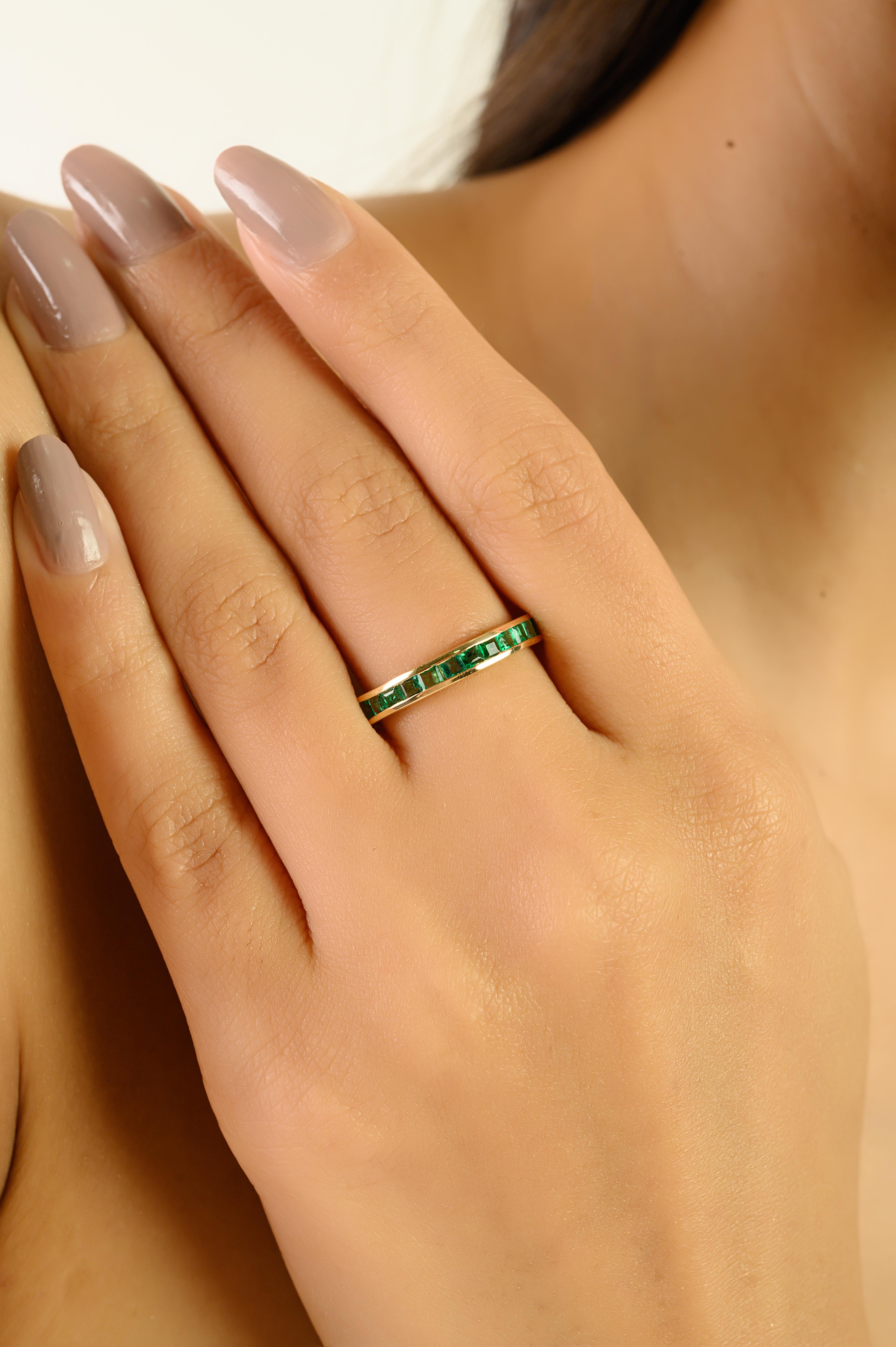 En vente :  Bague pour femme en or jaune 14K sertie d'émeraudes naturelles taillées en carré 6