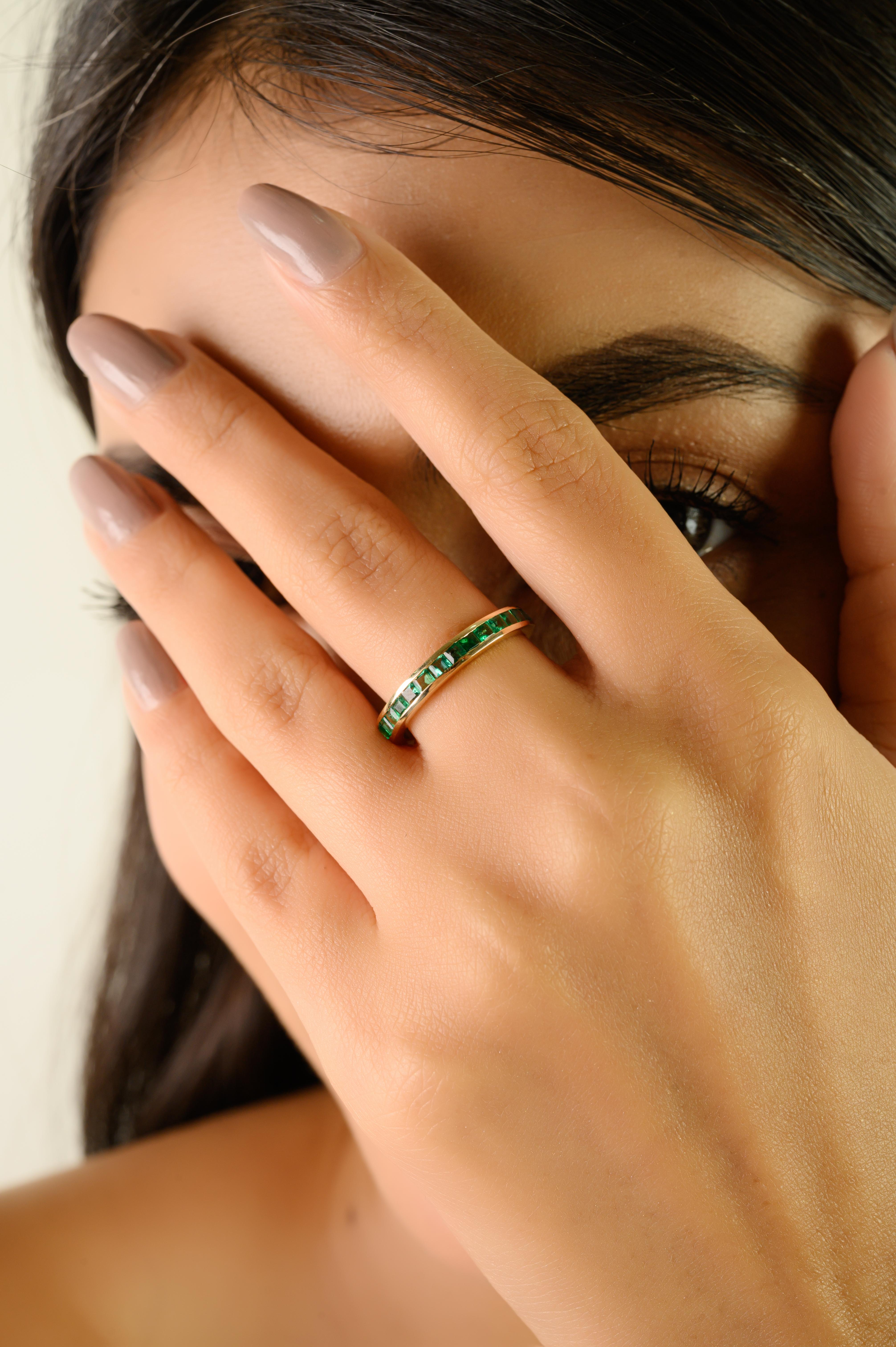 En vente :  Bague pour femme en or jaune 14K sertie d'émeraudes naturelles taillées en carré 8