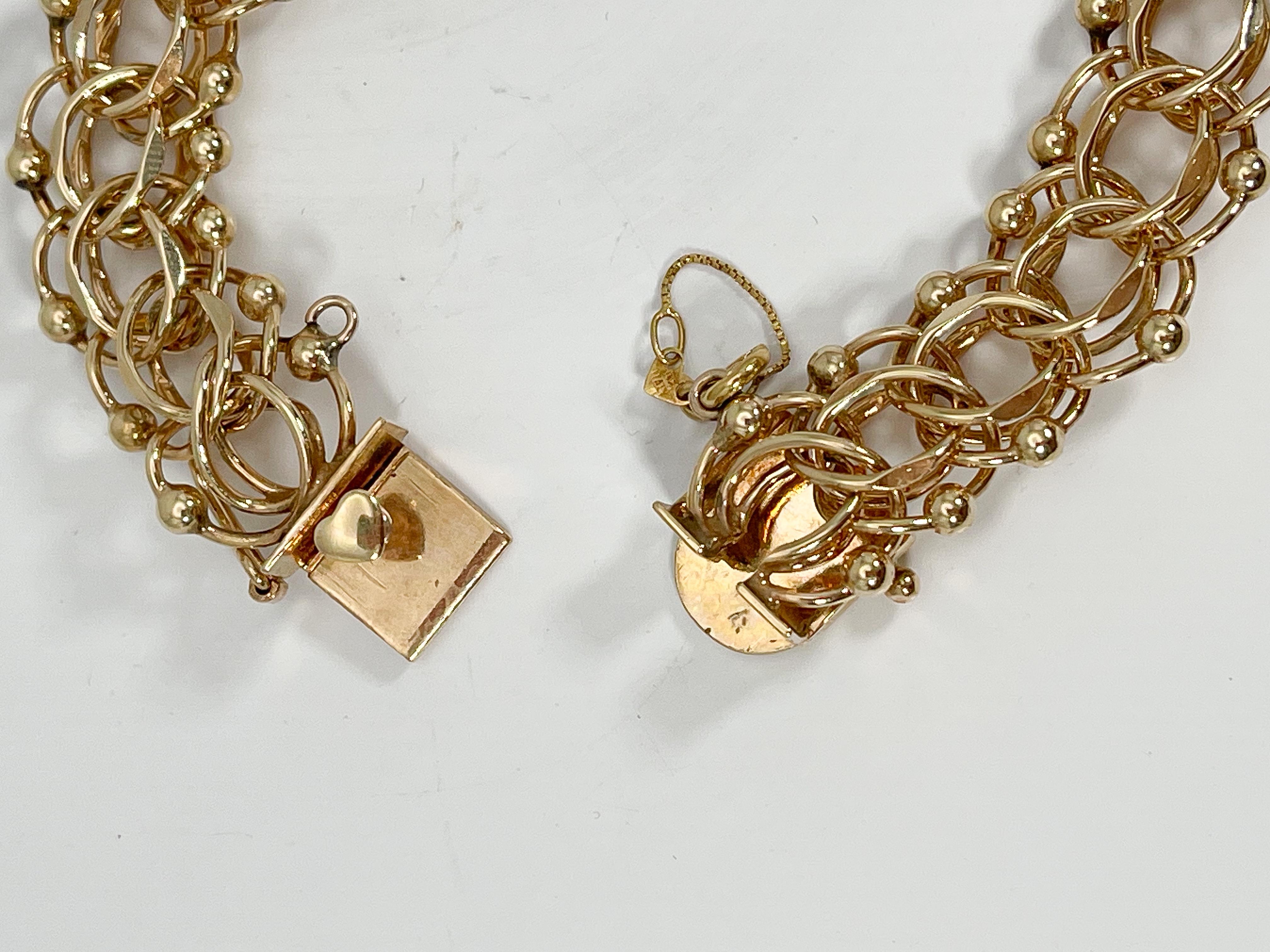 Bracelet de breloques en or jaune 14K Bon état - En vente à Stuart, FL